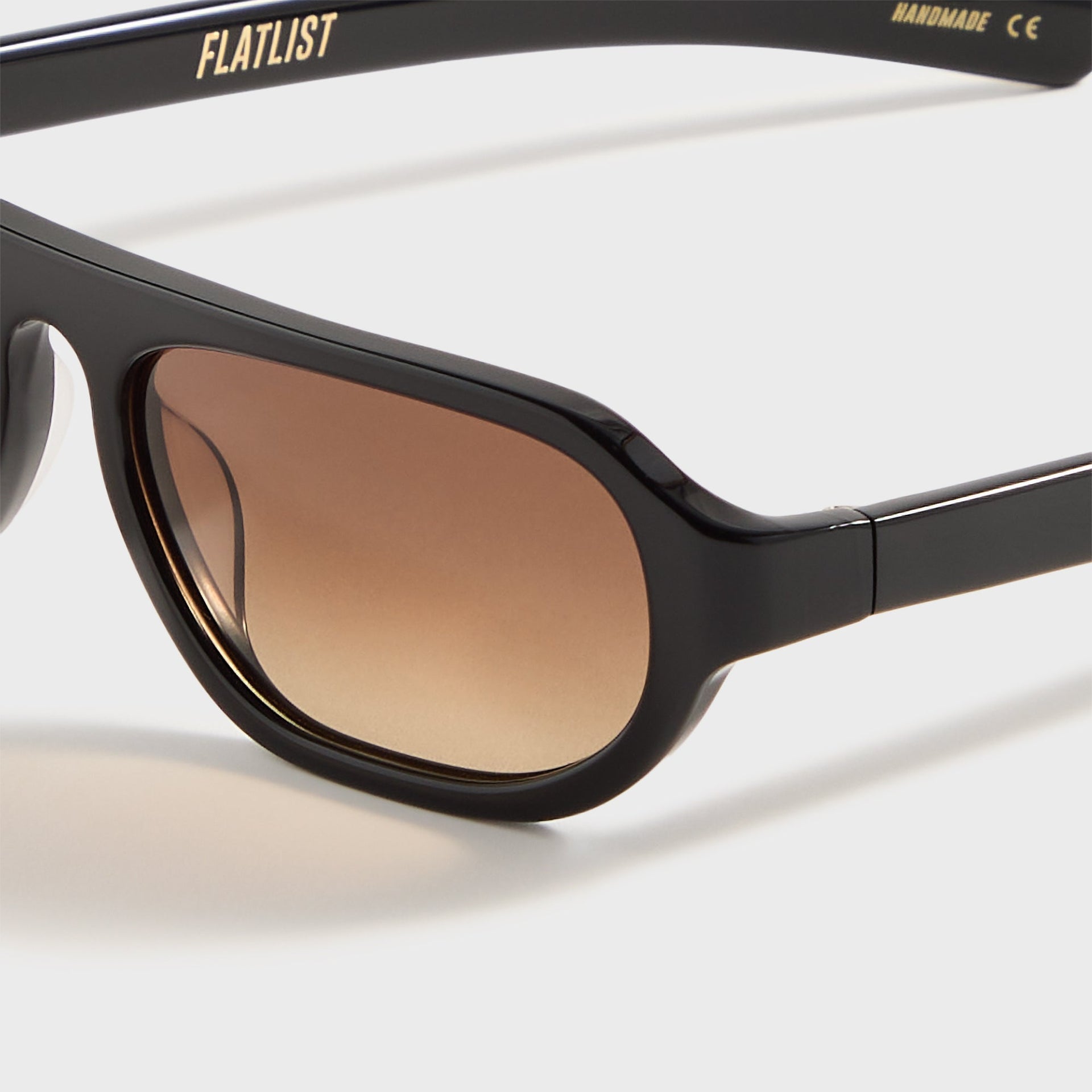 Flatlist Penn in Solid Black / Brown Gradient Lens
