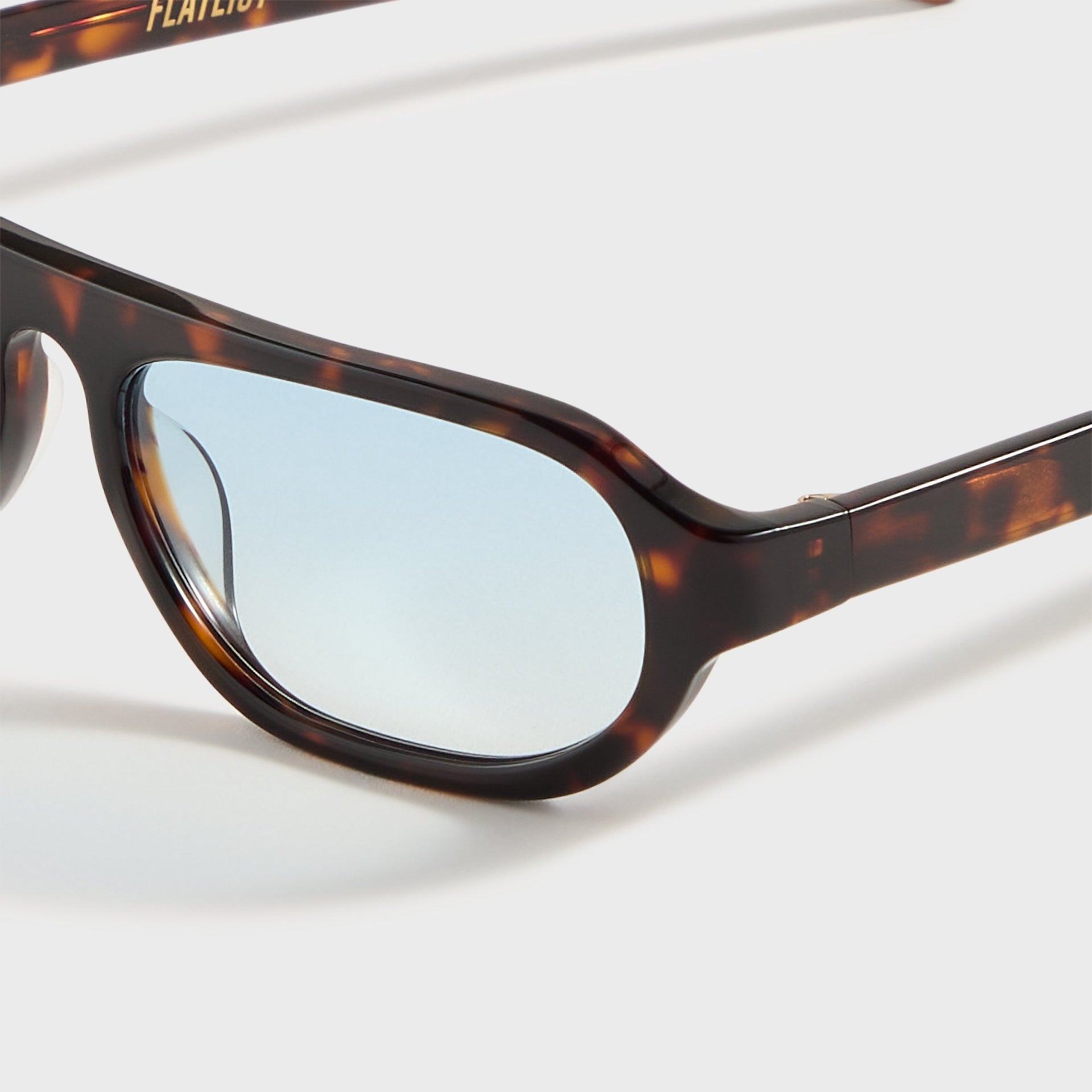 Flatlist Penn in Dark Tortoise / Blue Gradient Lens
