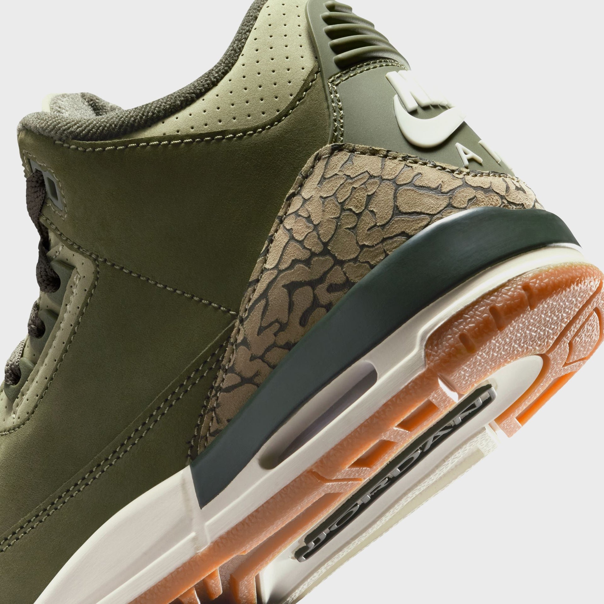 Jordan GS Air Jordan 3 Retro - Medium Olive / Sequoia / Neutral Olive / Sail / Total Crimson