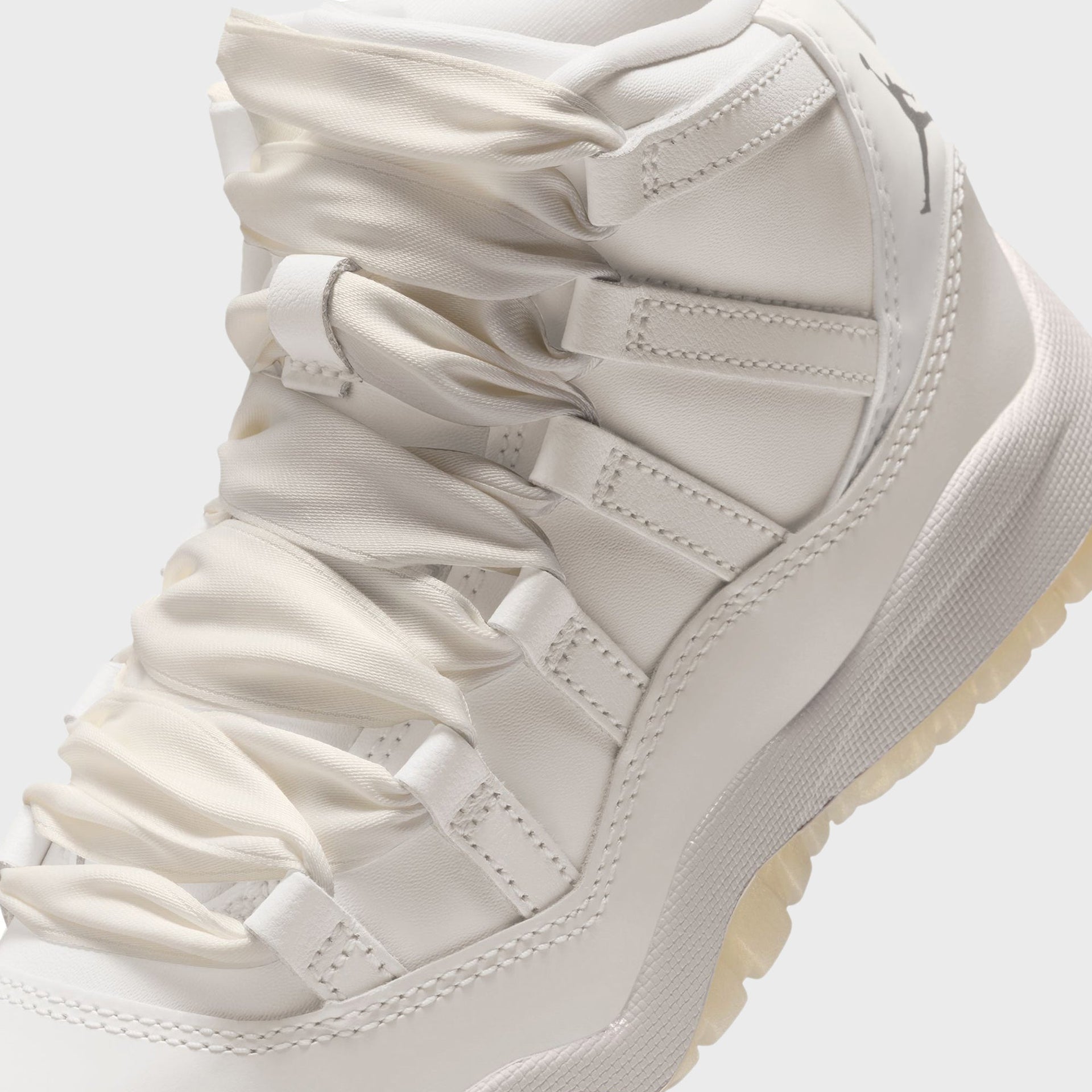 Jordan Air Jordan 11 Retro - Sail / Pearl Grey / White / Metallic Silver