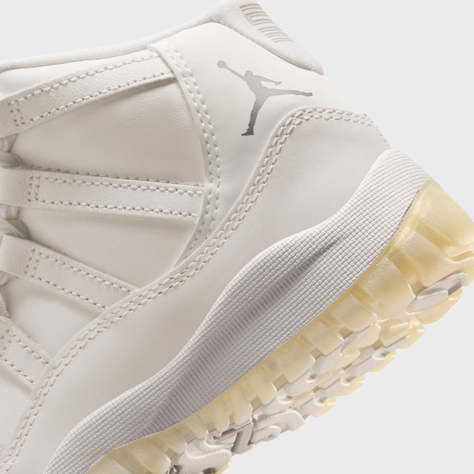 Jordan Air Jordan 11 Retro - Sail / Pearl Grey / White / Metallic Silver