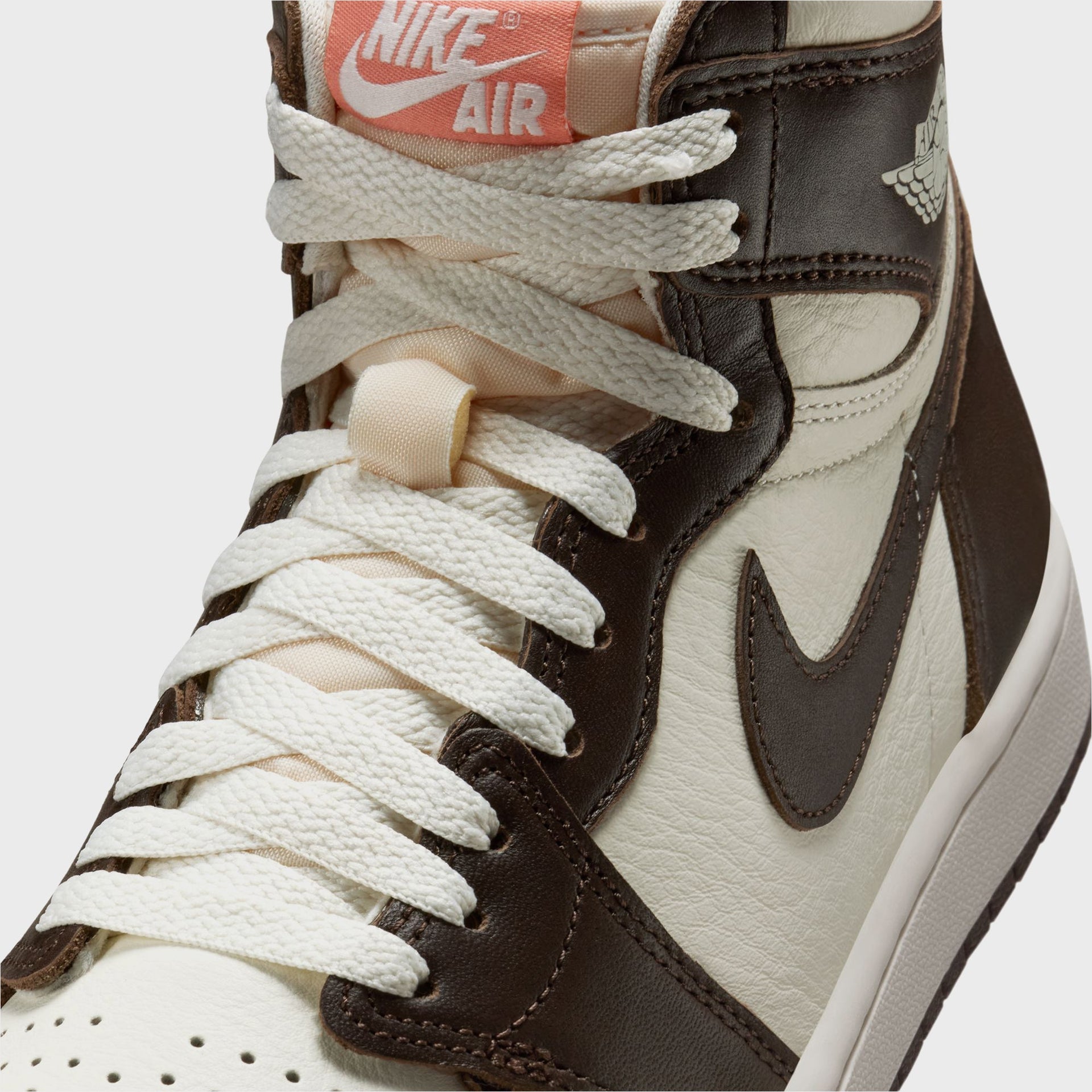 Nike WMNS Air Jordan 1 Retro High OG - Baroque Brown / Sail / Light Madder Root
