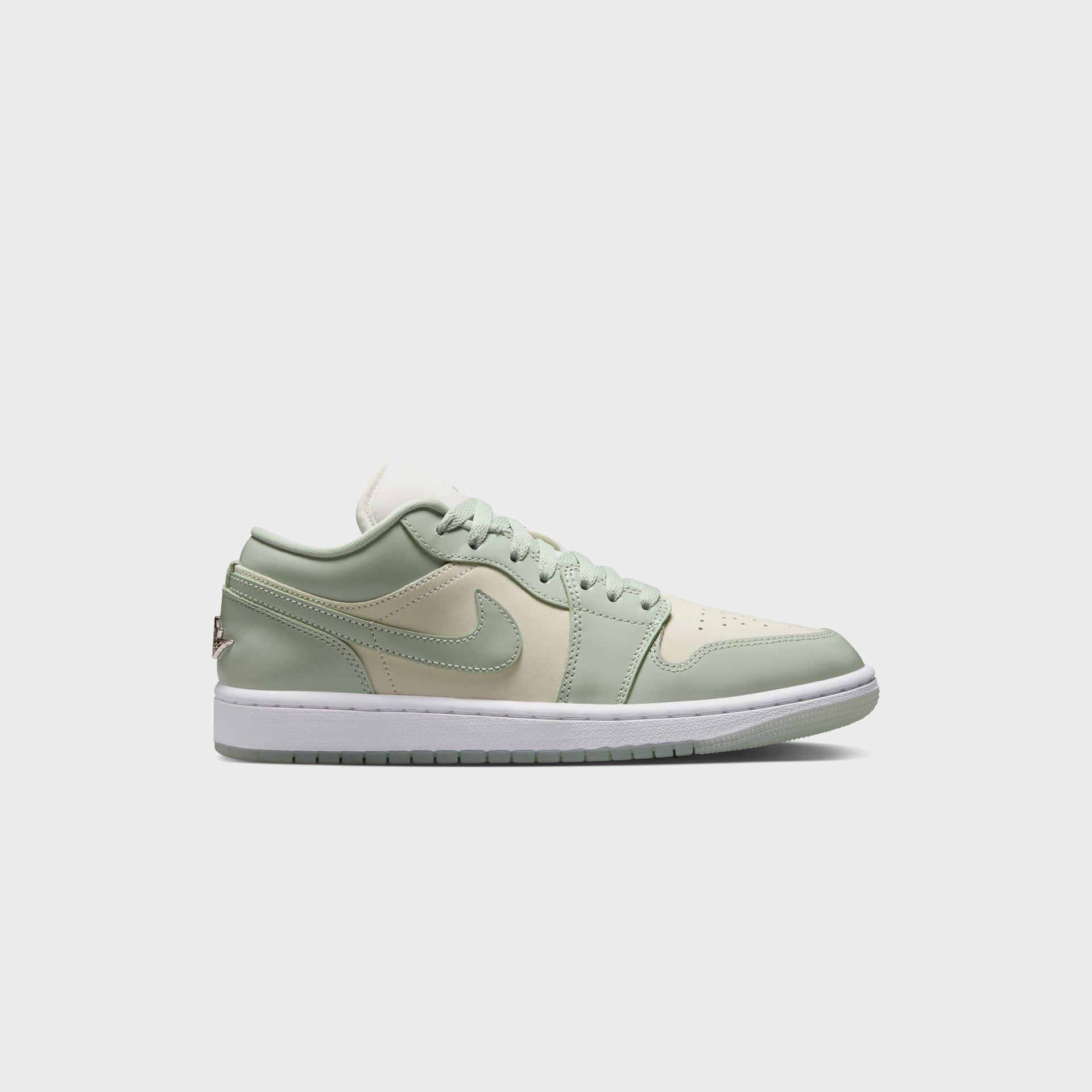 Jordan WMNS Air Jordan 1 Low SE - Sail / Seafoam / Metallic Silver / White