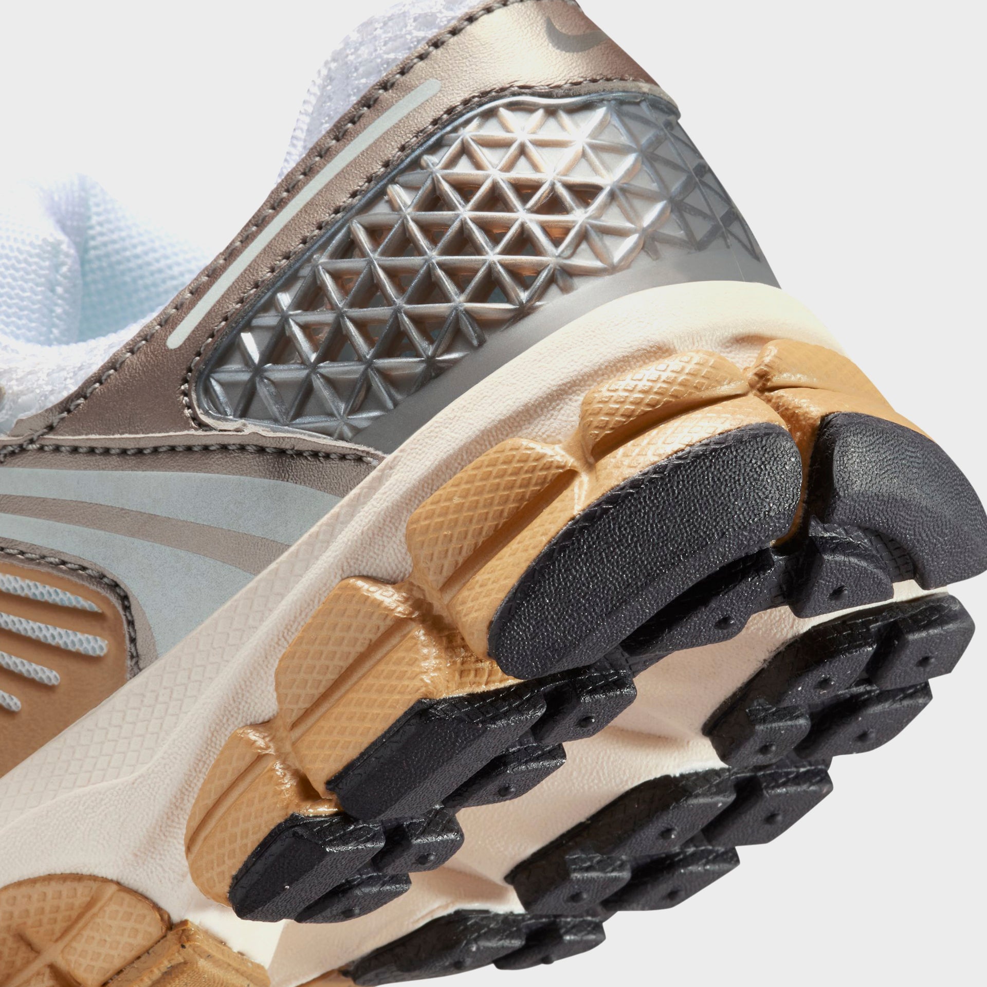 Nike GS Vomero 5 - Metallic Pewter / Medium Ash / Parachute Beige