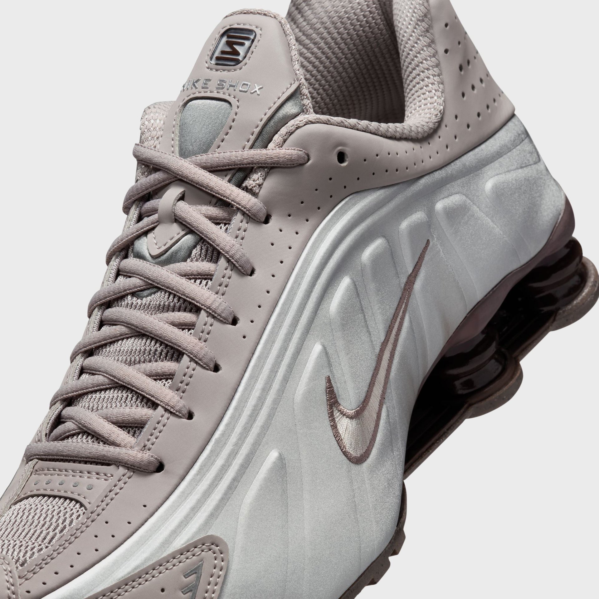 Nike Shox R4 - Cave Stone / Cave Stone / College Grey