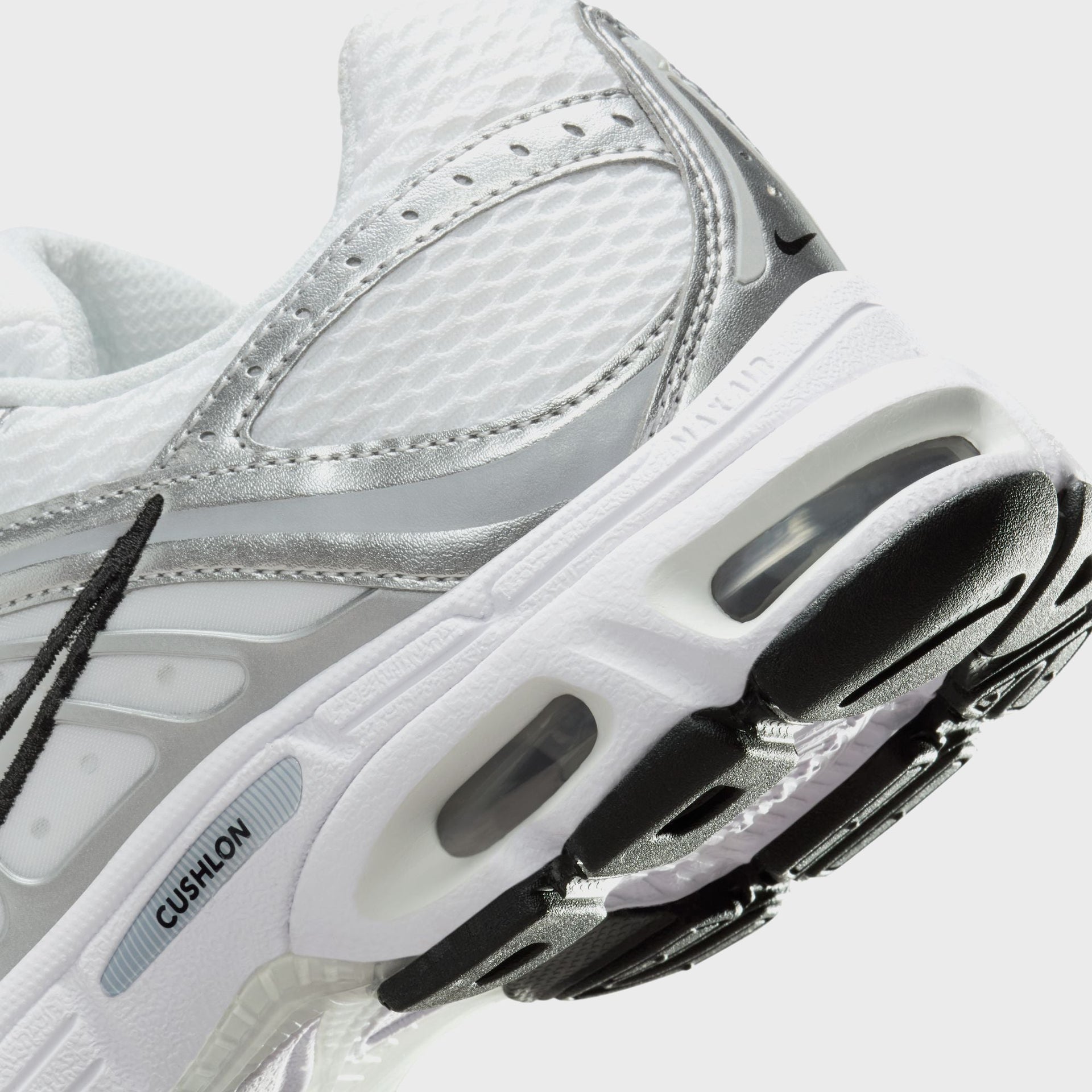Nike WMNS Air Max Moto 2K - White / Photon Dust / Metallic Silver / Black