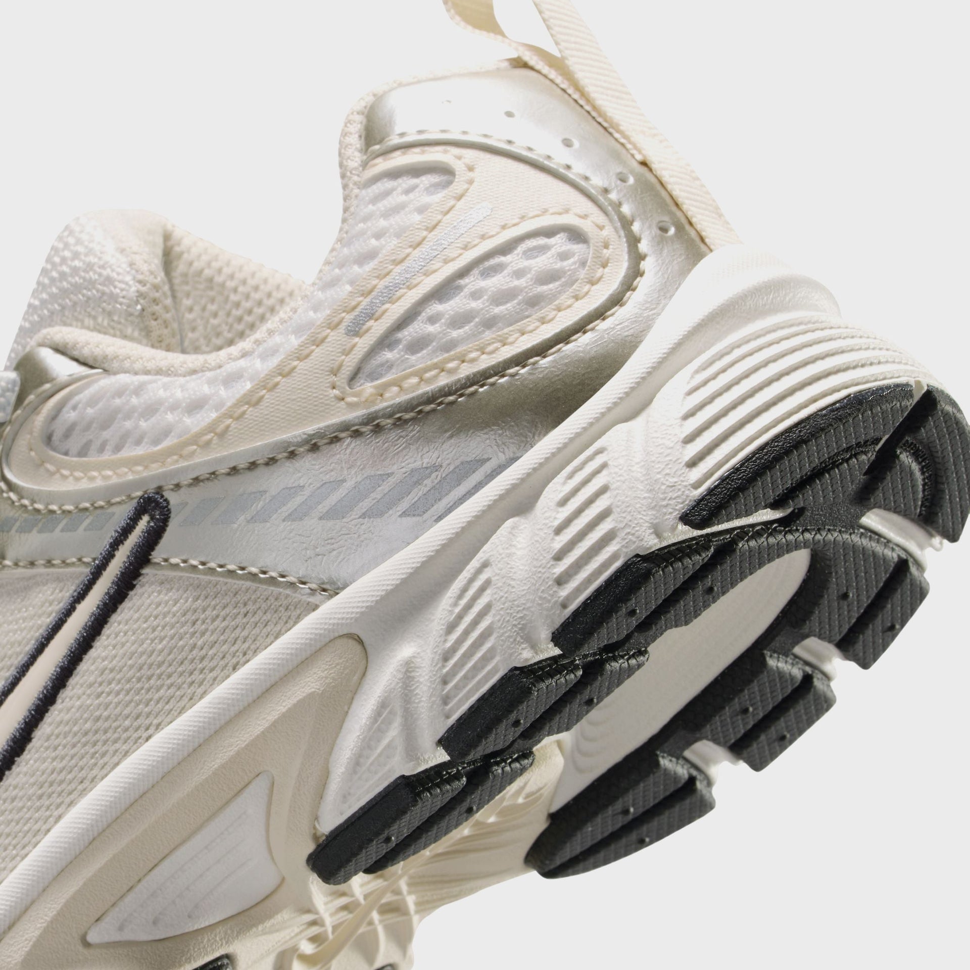 Nike PS V5 Rnr - Summit White / Light Orewood Brown / Sail / Black