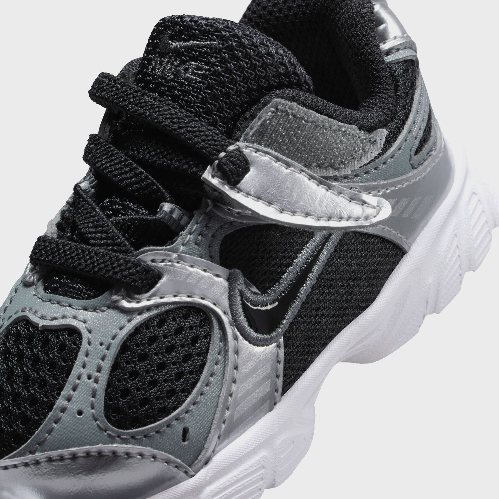 Nike TD V5 Rnr - Black / Black / Anthracite / Smoke Grey
