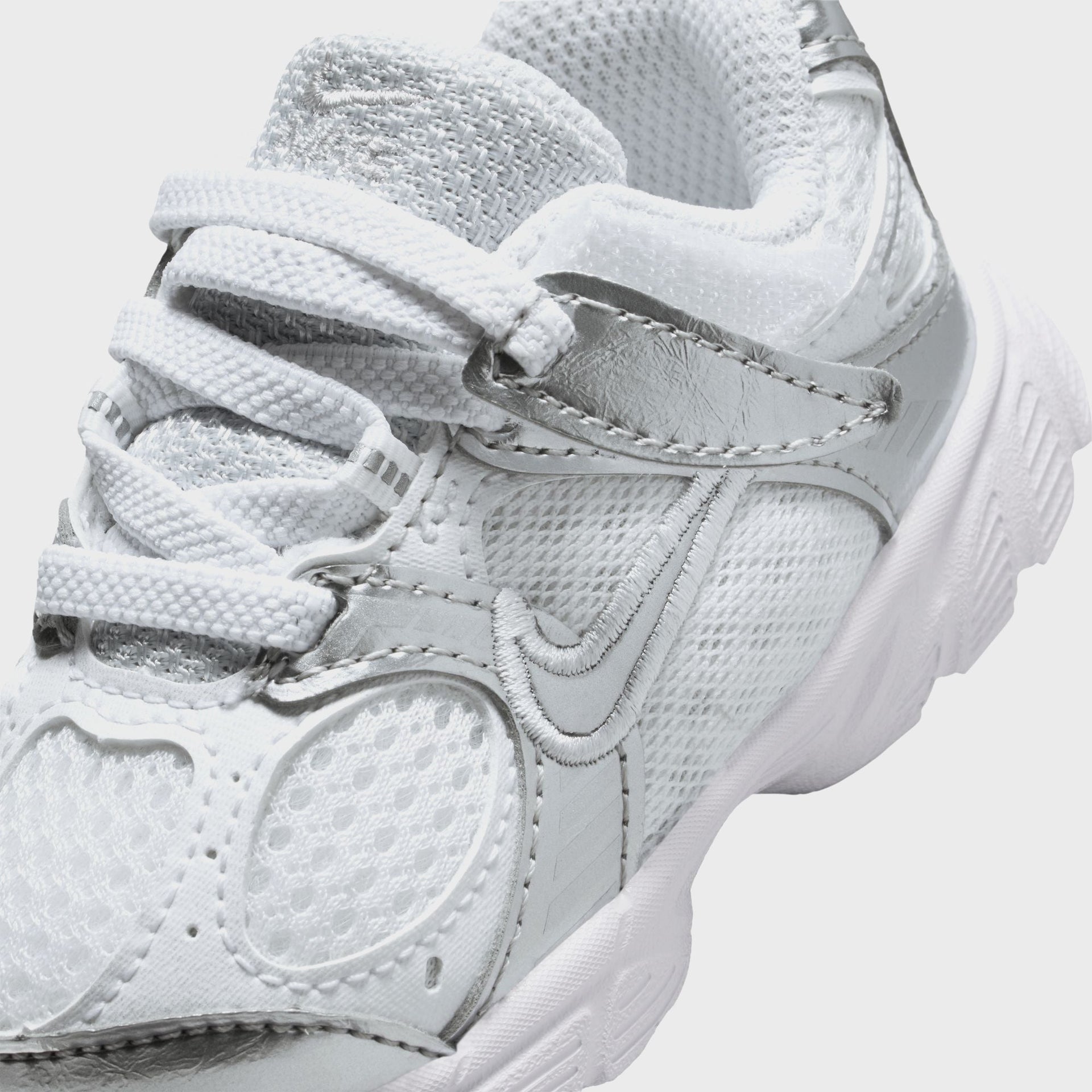 Nike TD V5 Rnr - White / Metallic Silver / Pure Platinum