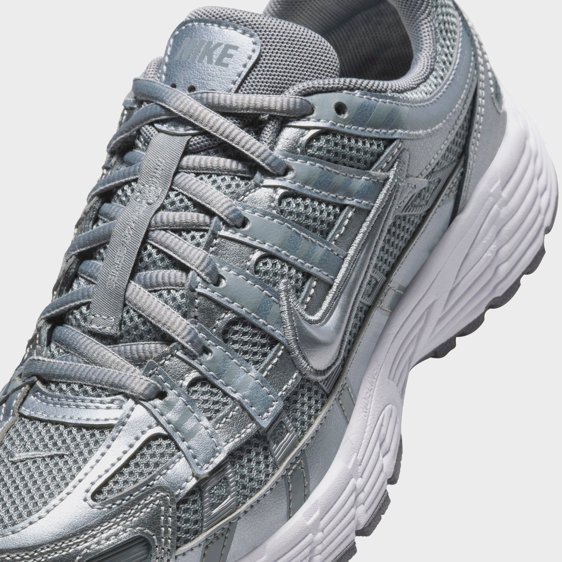 Nike GS P-6000 - Metallic / Cool Grey / White