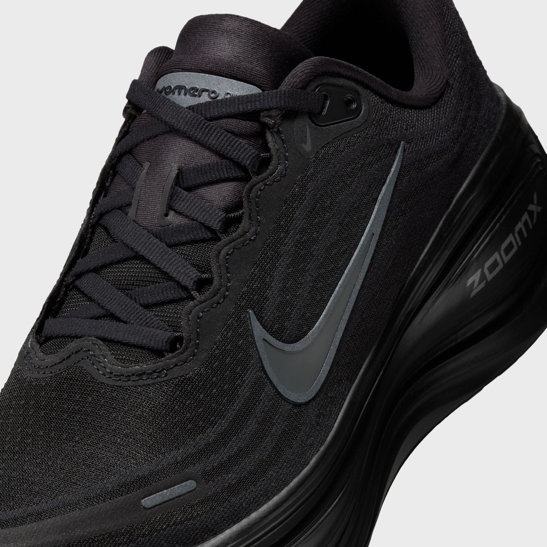 Nike WMNS Vomero Plus - Black / Dark Smoke Grey / Metallic Dark Grey