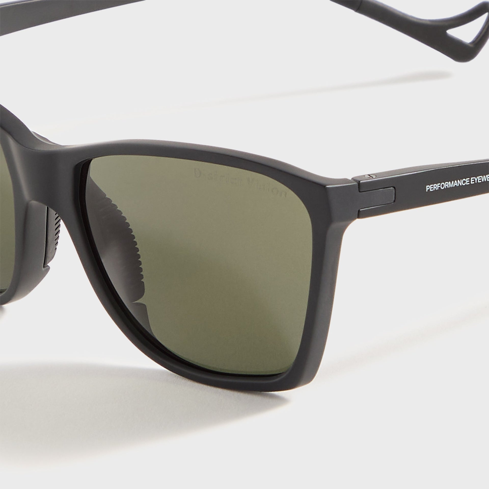 District Vision Keiichi Standard in Black / D+ G15