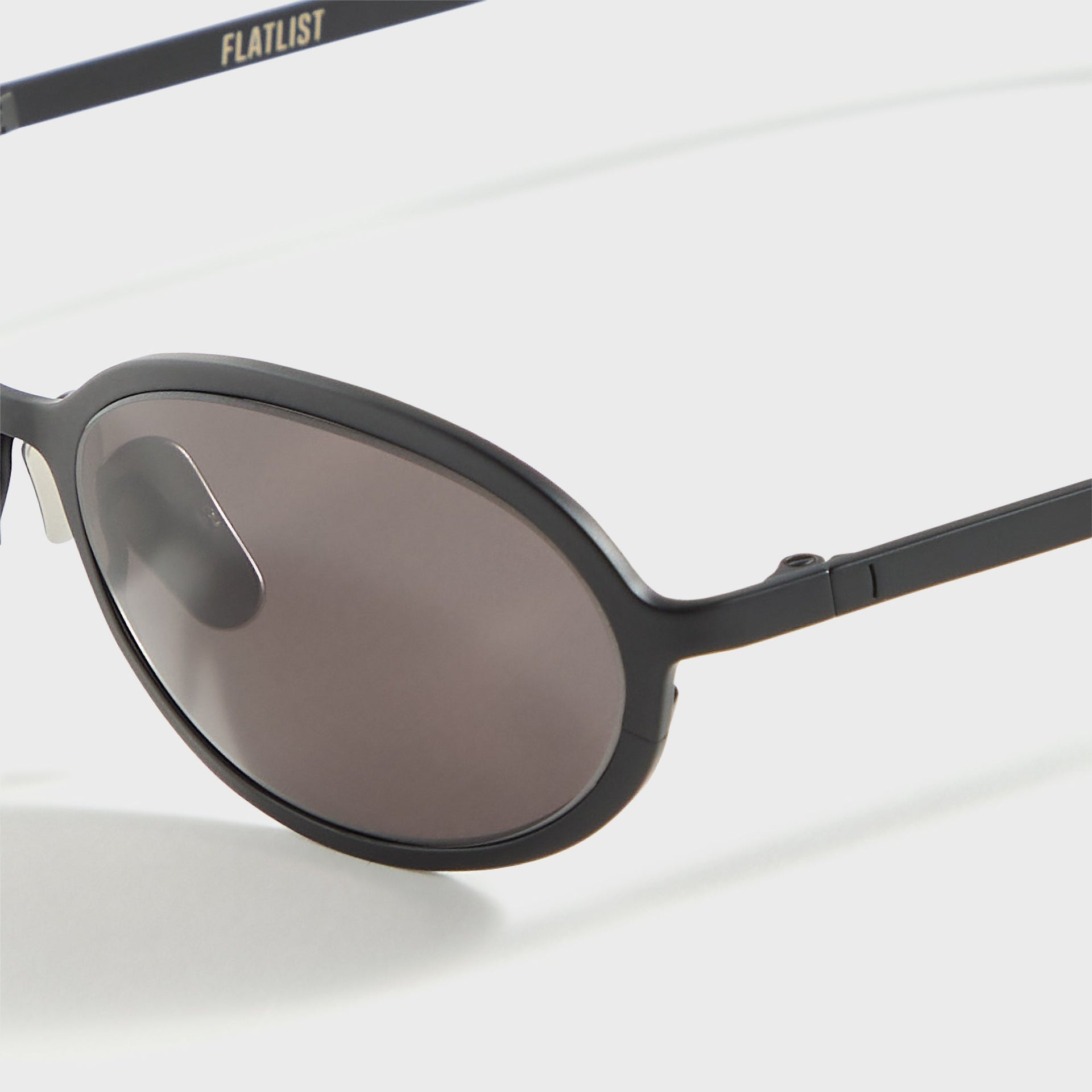 Flatlist Cohen in Matte Black / Solid Black Lens