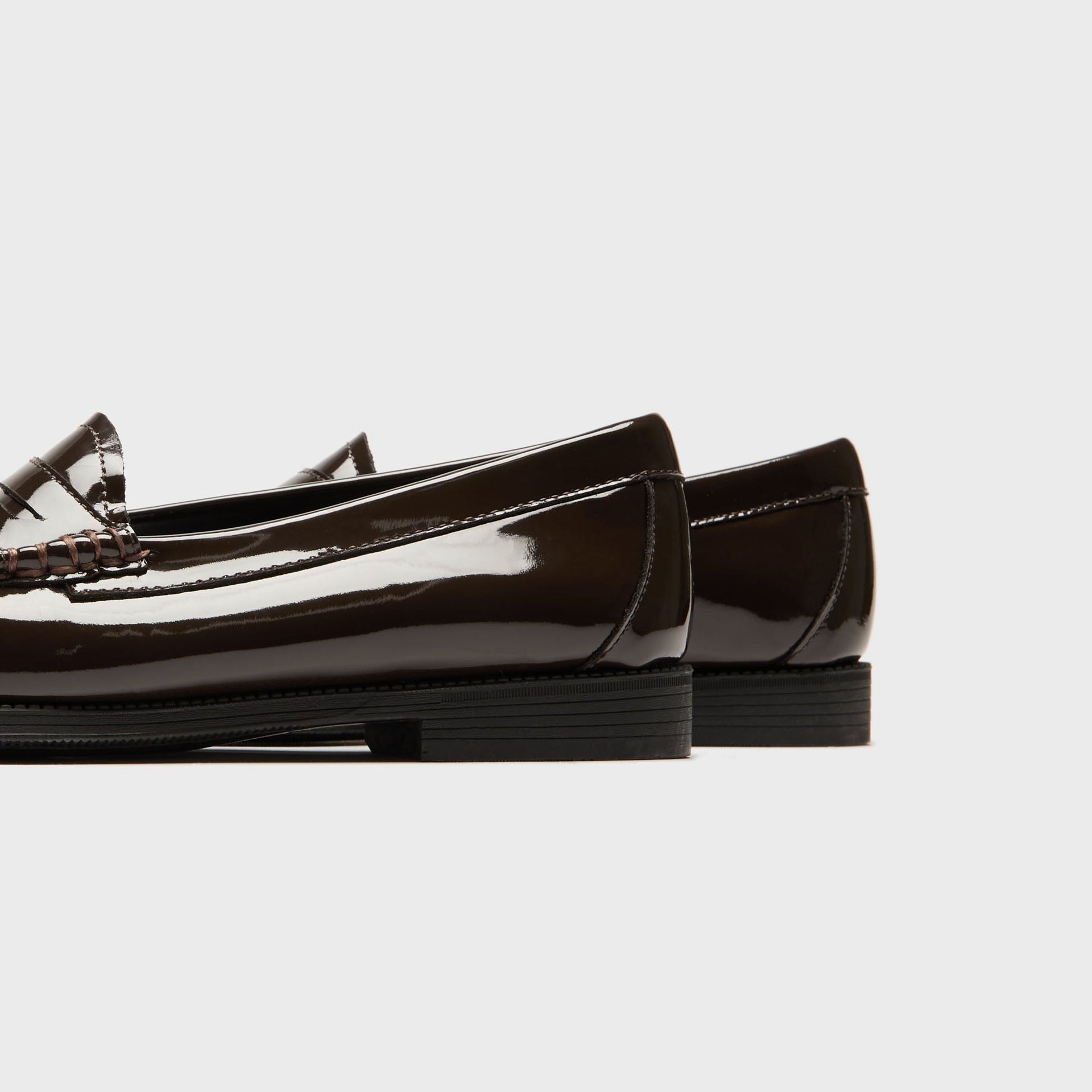 G.H. Bass WMNS Whitney Easy Weejun Loafer - Dark Brown