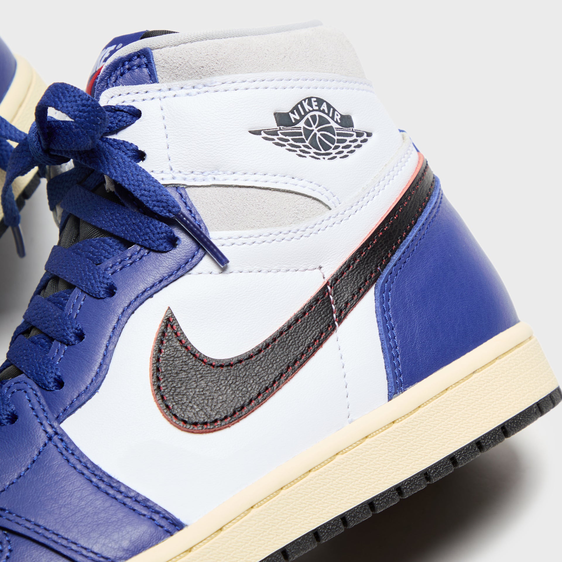 Jordan Air Jordan 1 Retro High OG -  White / Black / Neutral Grey / Deep Royal Blue / Muslin