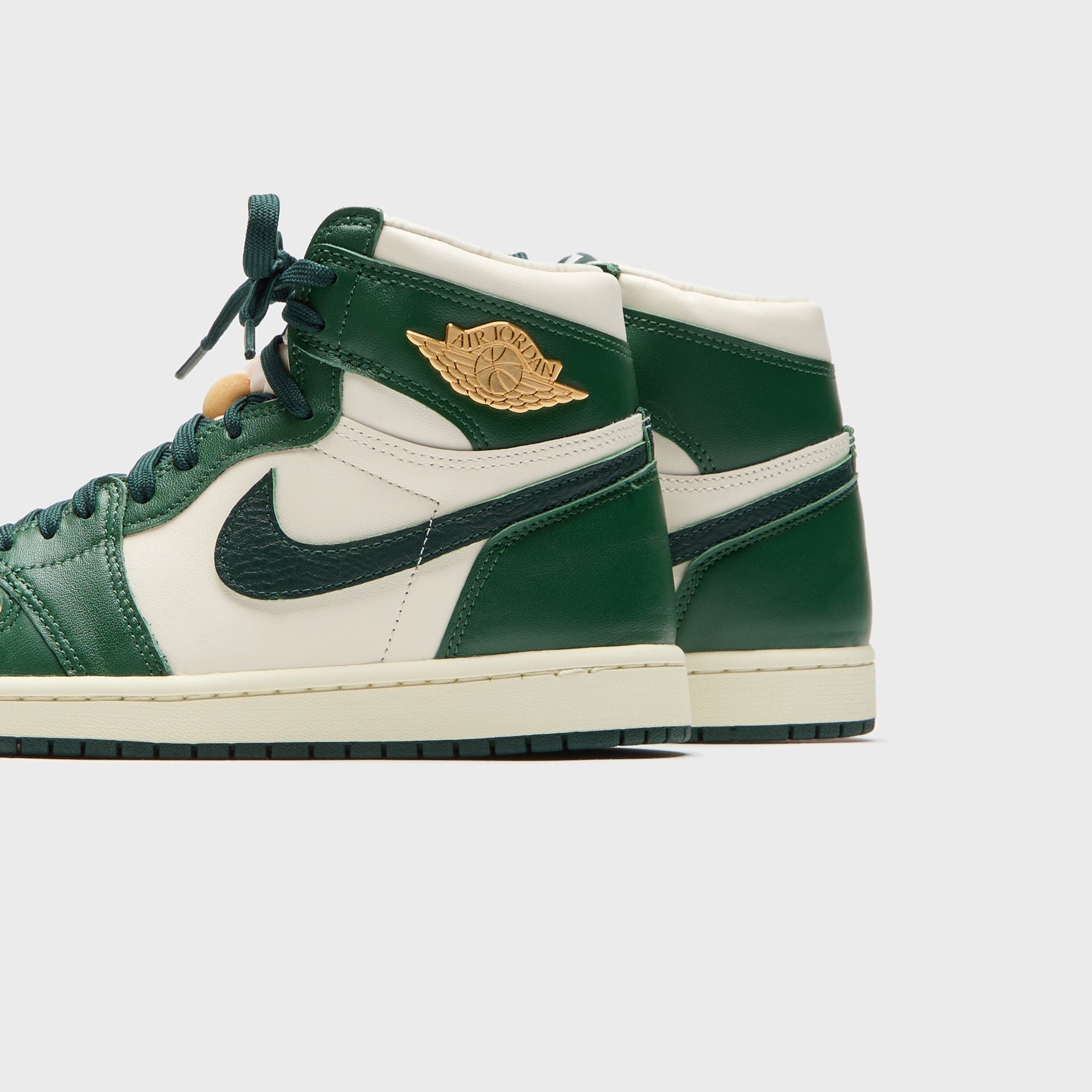 Jordan WMNS Air Jordan 1 Retro High OG - Fir / Coconut Milk / Pro Green