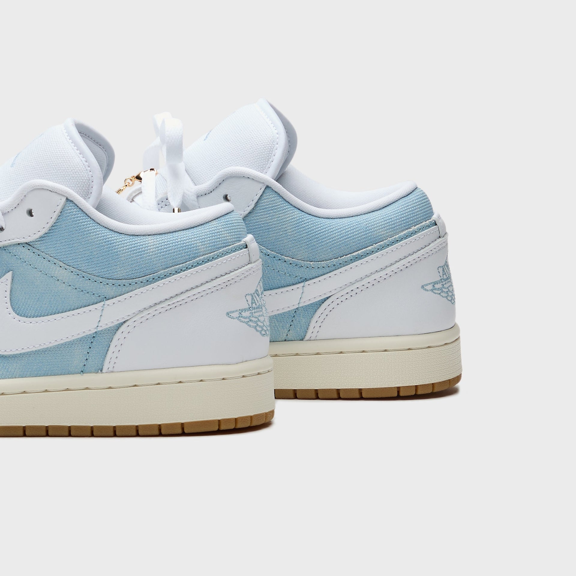 Jordan WMNS Air Jordan 1 Low SE - Worn Blue / White / Gum Light Brown / Sail
