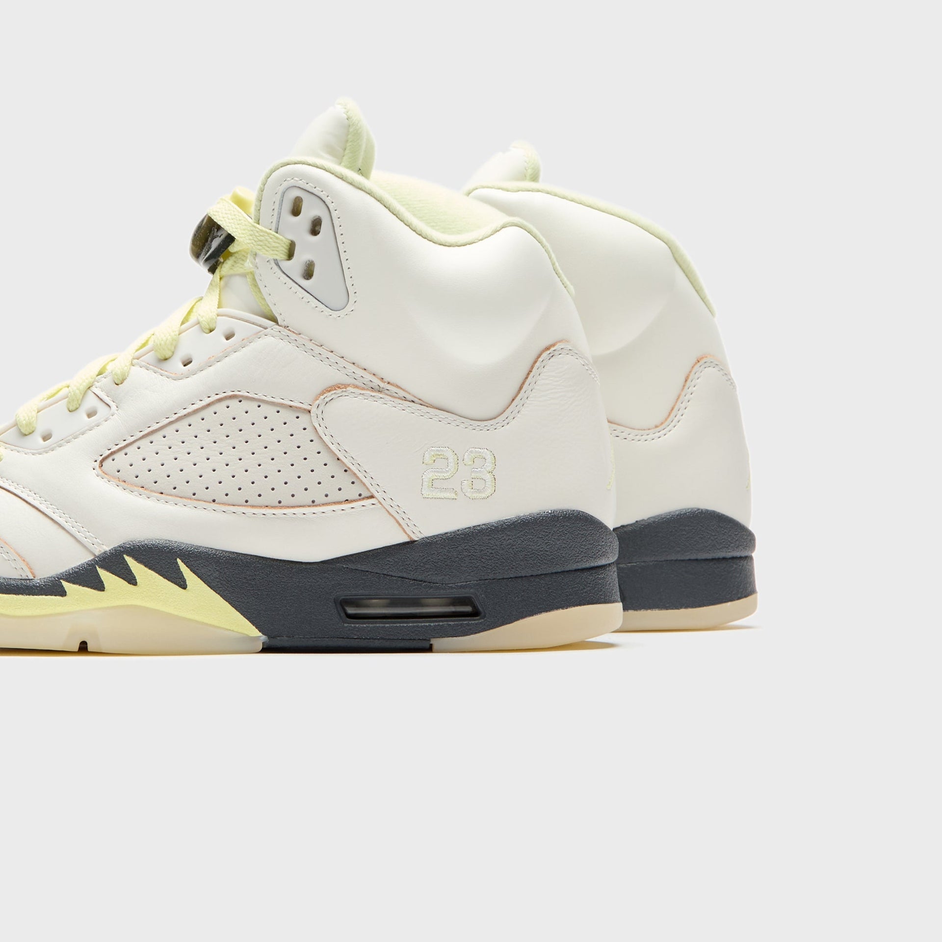 Jordan WMNS Air Jordan 5 Retro - Sail / Luminous Green / Anthracite