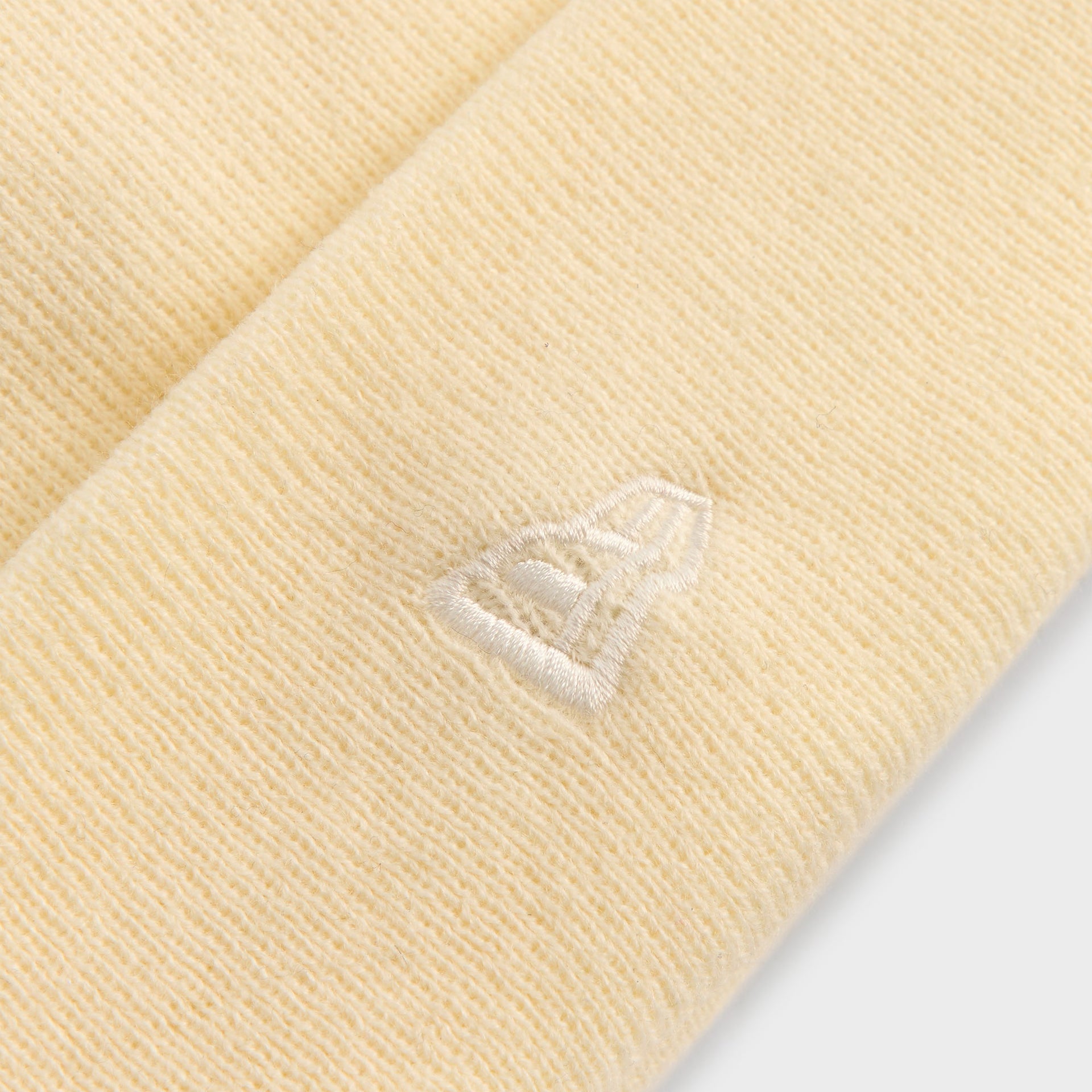 Kith & New Era for the New York Yankees Knit Beanie - Sandrift