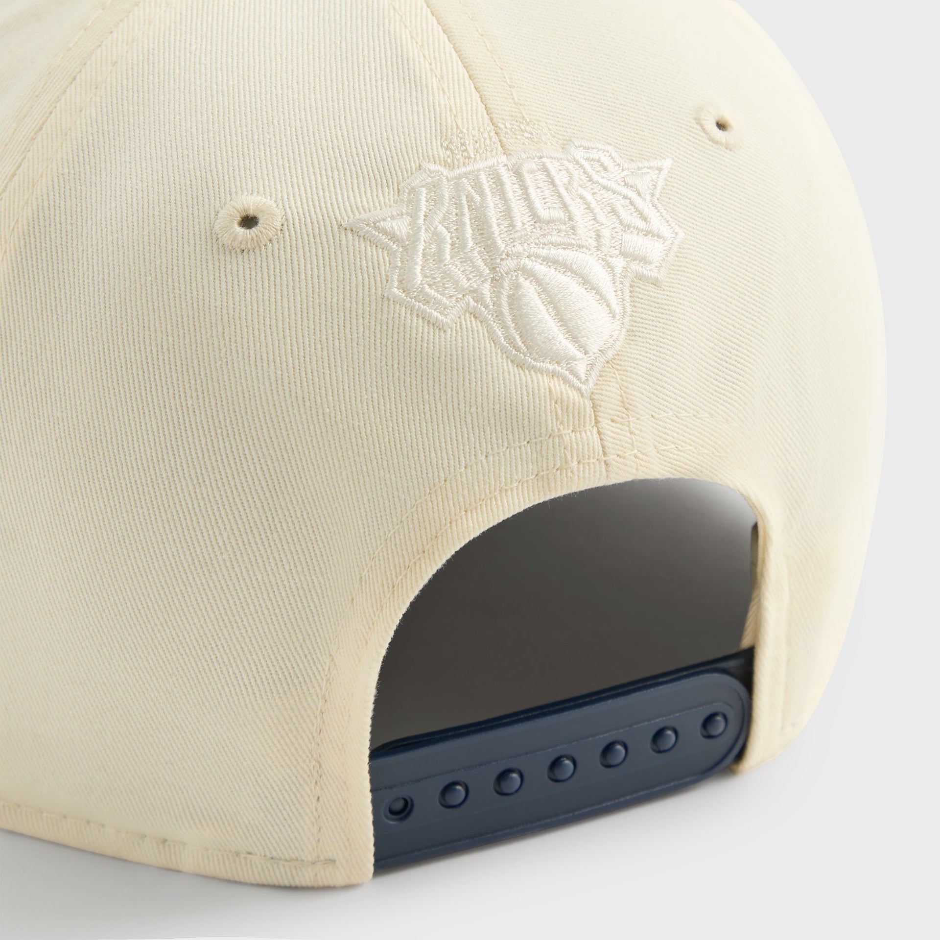 Kith & New Era for the New York Knicks Twill 9FORTY M Crown Snapback - Sandrift