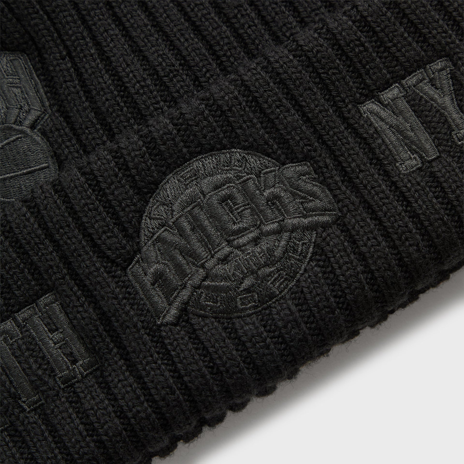 Kith & New Era for the New York Knicks All Over Patches Knit Beanie - Black