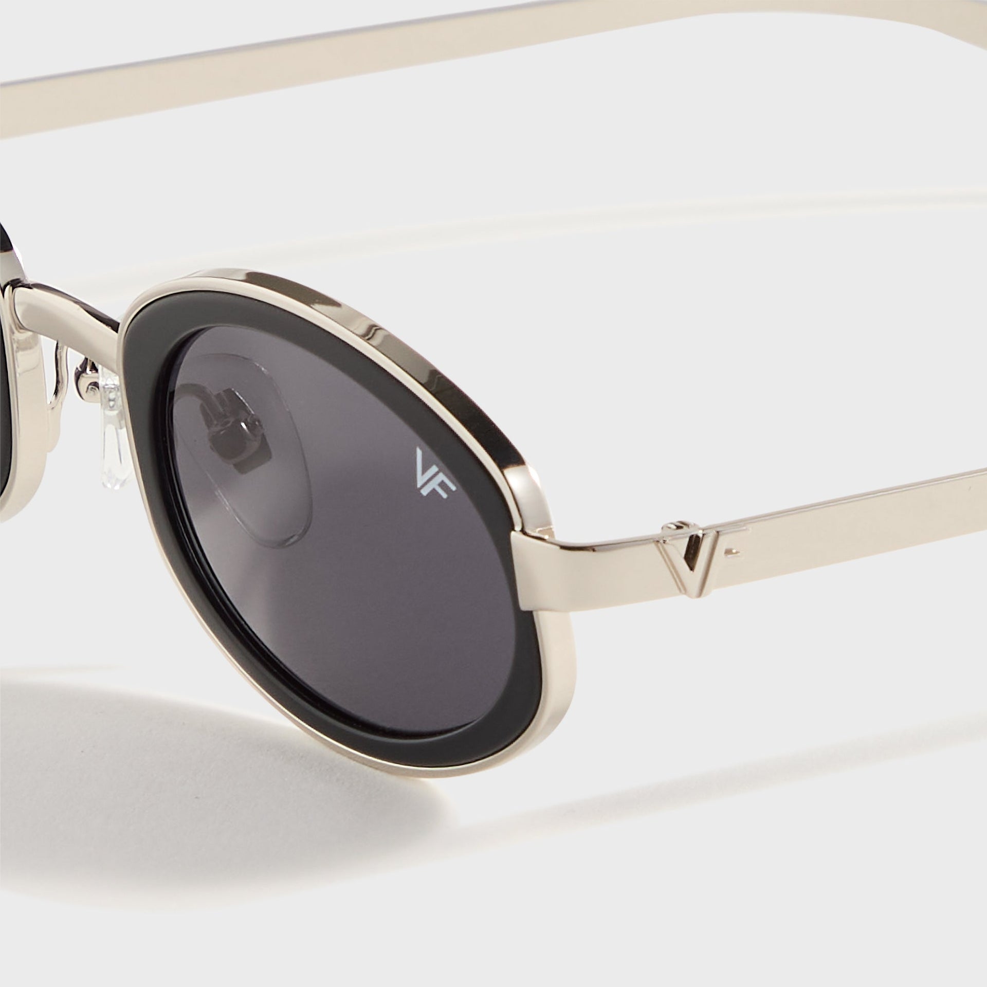 Vintage Frames Sincere 24KT in White Gold / Matte Black