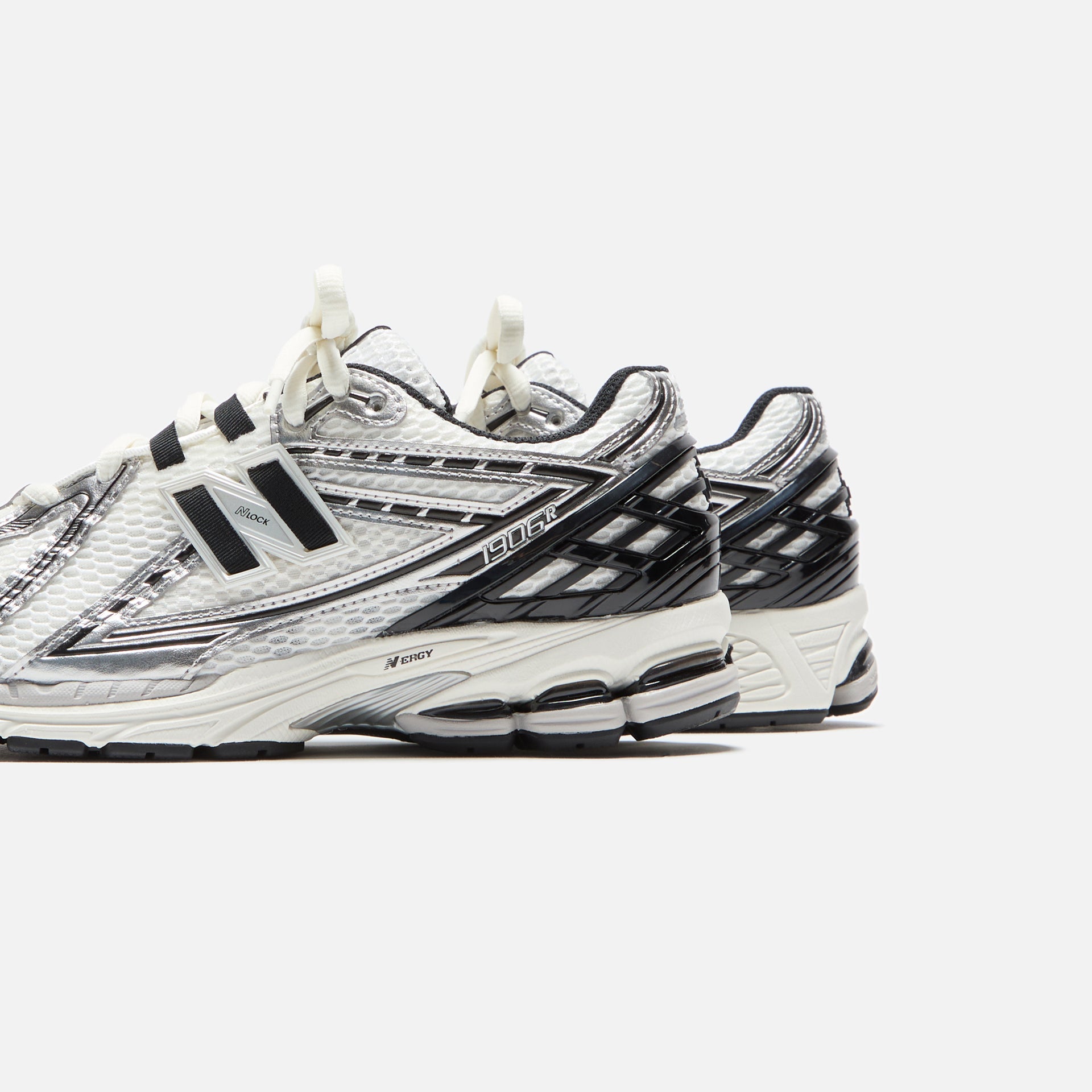 New Balance 1906R - Silver Metallic / Black / Sea Salt