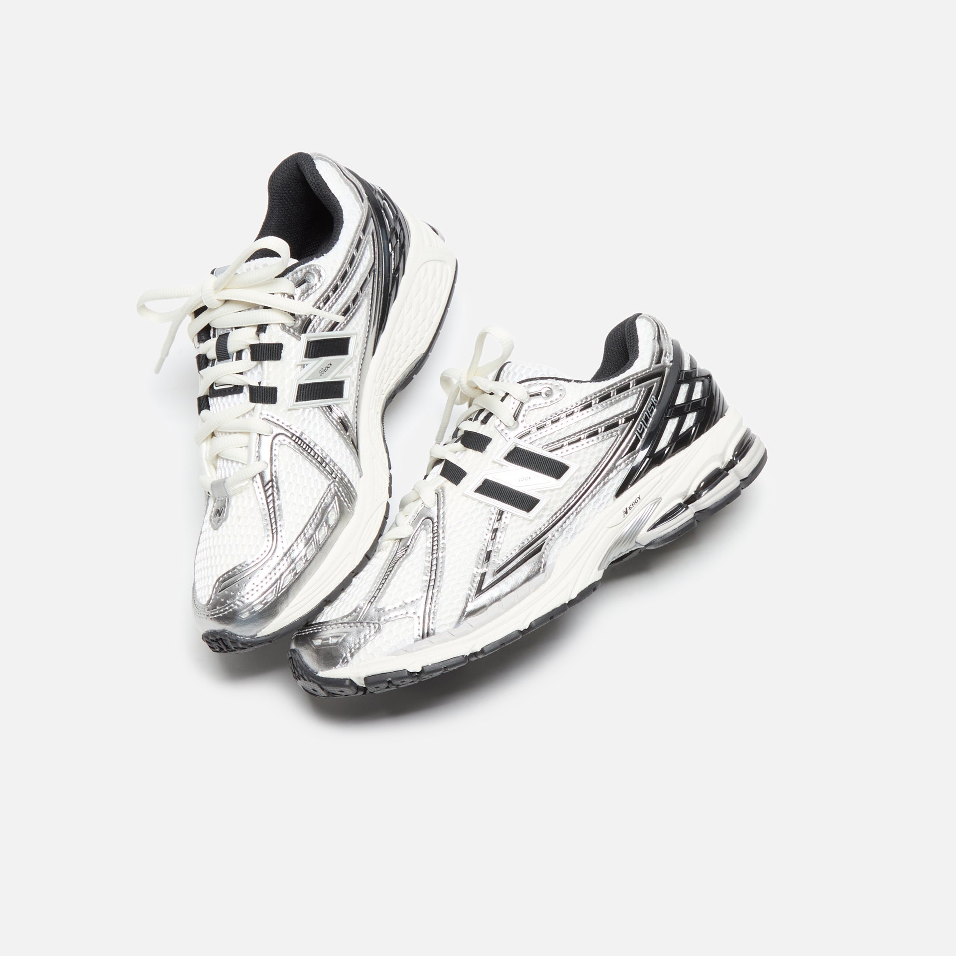 New Balance 1906R - Silver Metallic / Black / Sea Salt