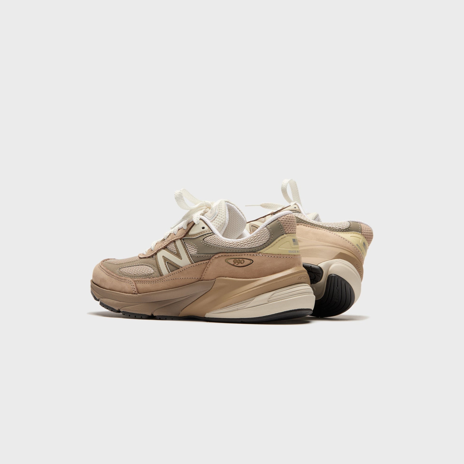 New Balance Made in USA 990v6 - Driftwood / Timberwolf