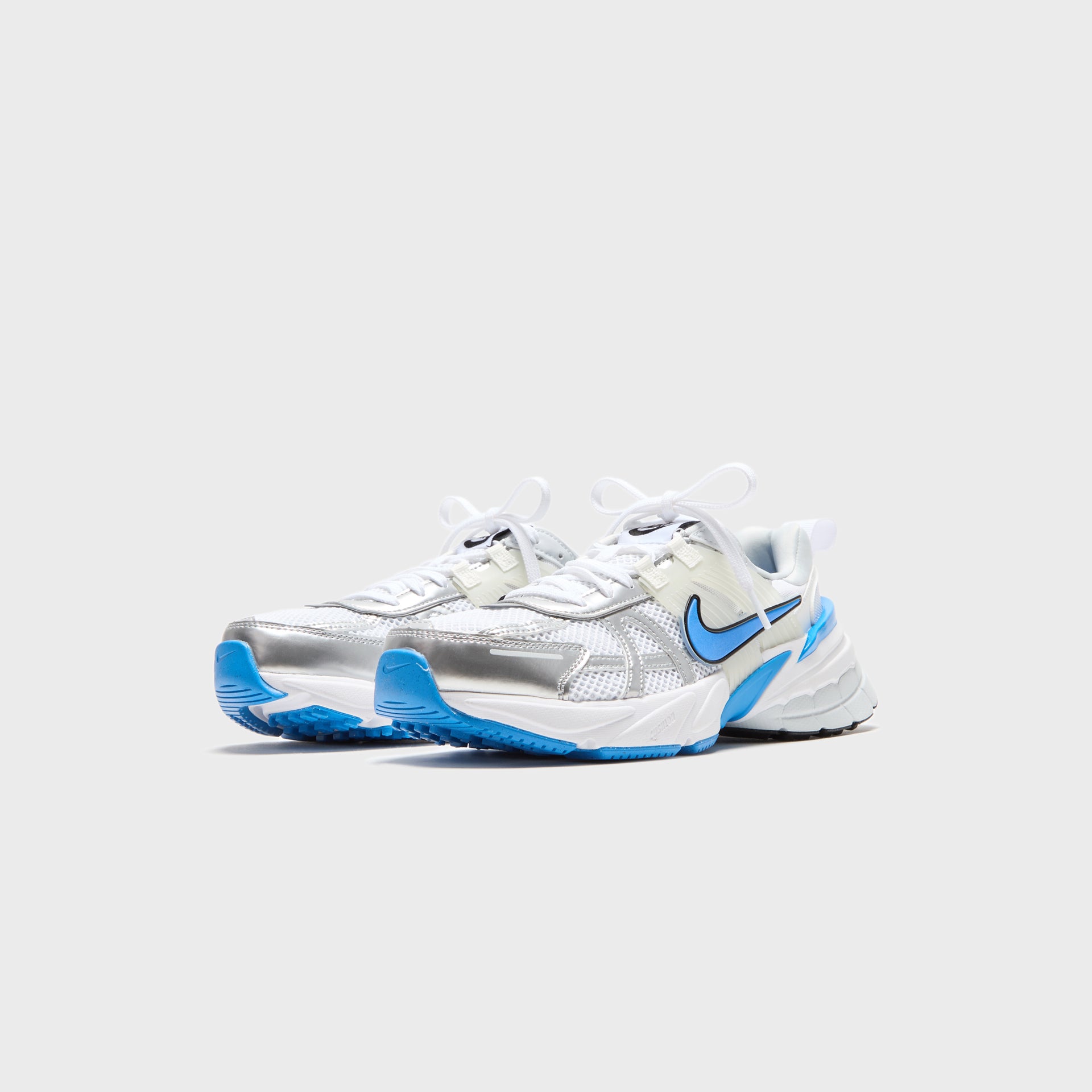 Nike WMNS V2K Run - White / Pure Platinum / Summit White / Light Photo Blue