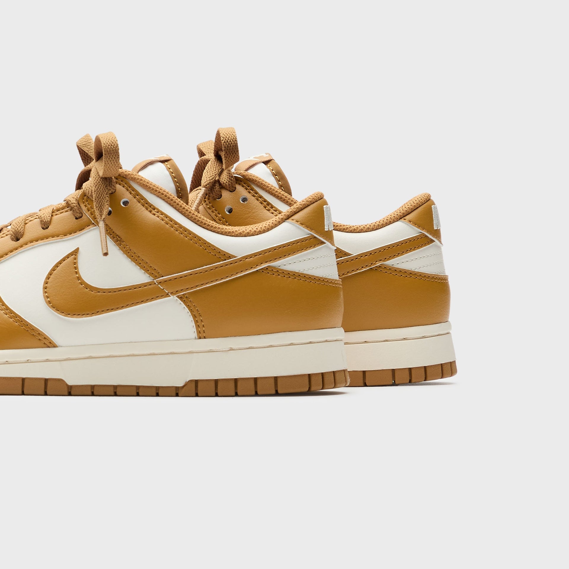Nike Dunk Low Retro - Pale Ivory / Wheat