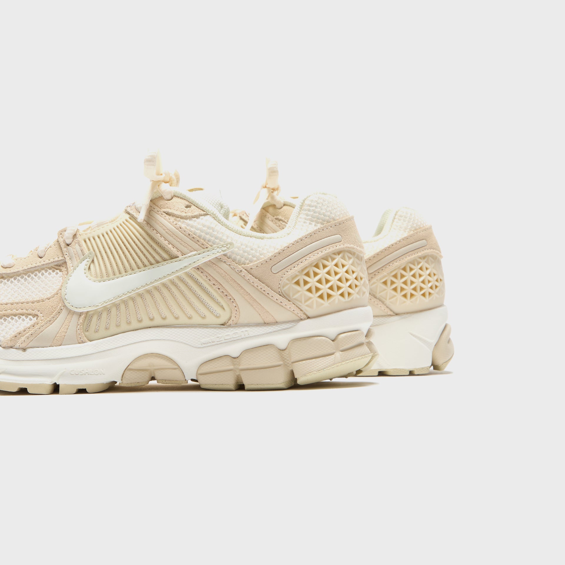 Nike WMNS Zoom Vomero 5 - Beach / Sail / Light Khaki