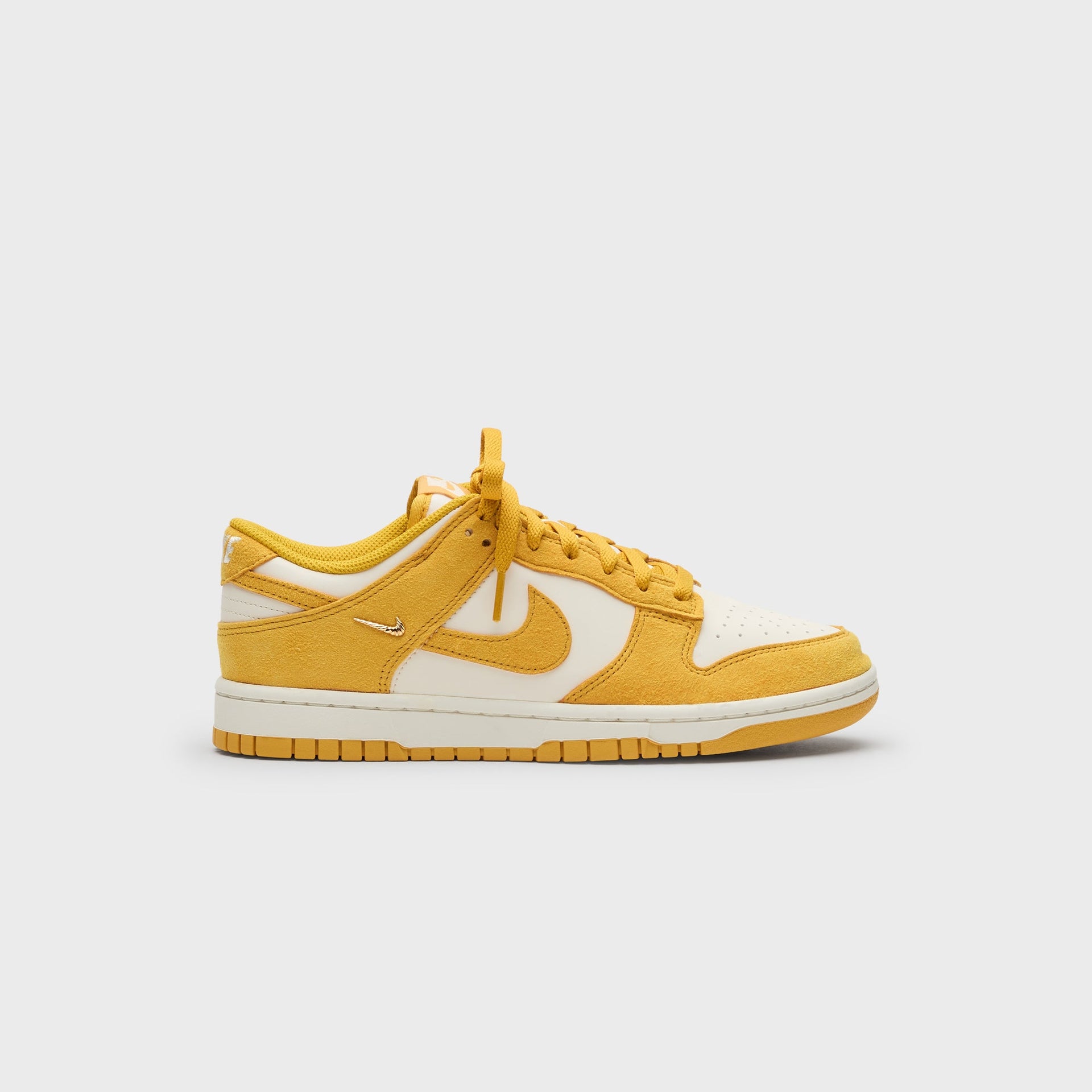 Nike WMNS Dunk Low - Pale Ivory / Dark Sulfur / Sail