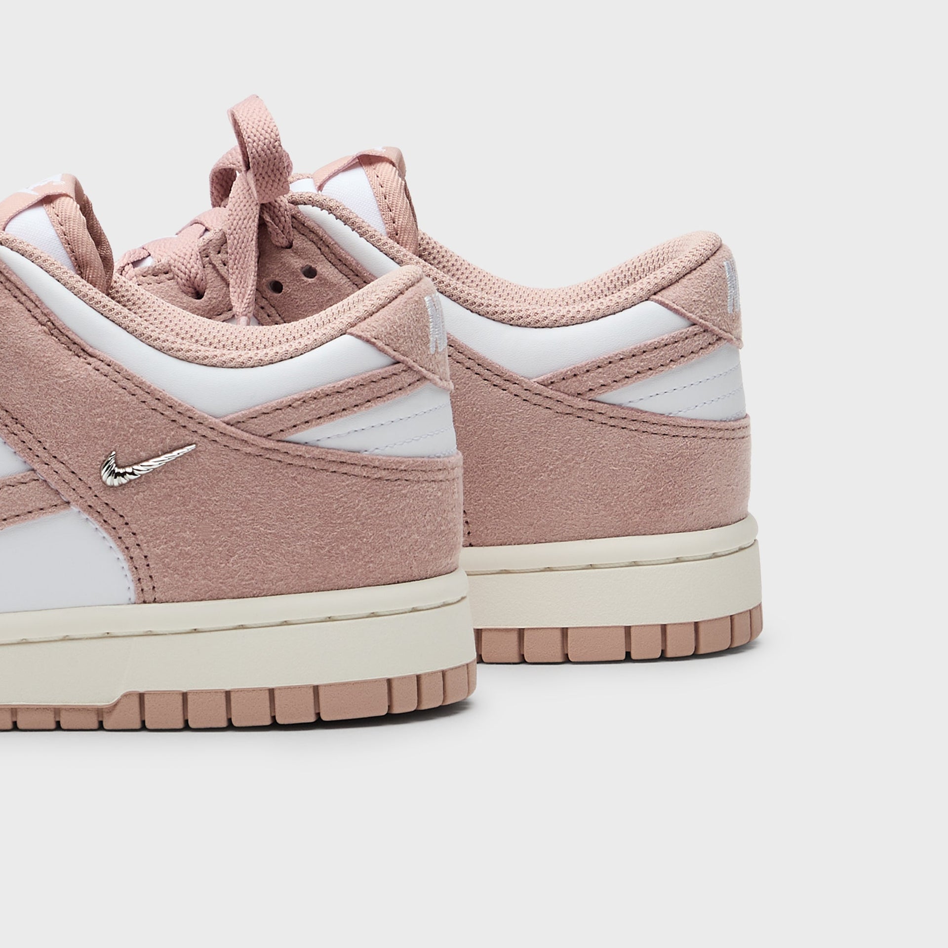 Nike WMNS Dunk Low - White / Particle Pink / Sail / Metallic Silver