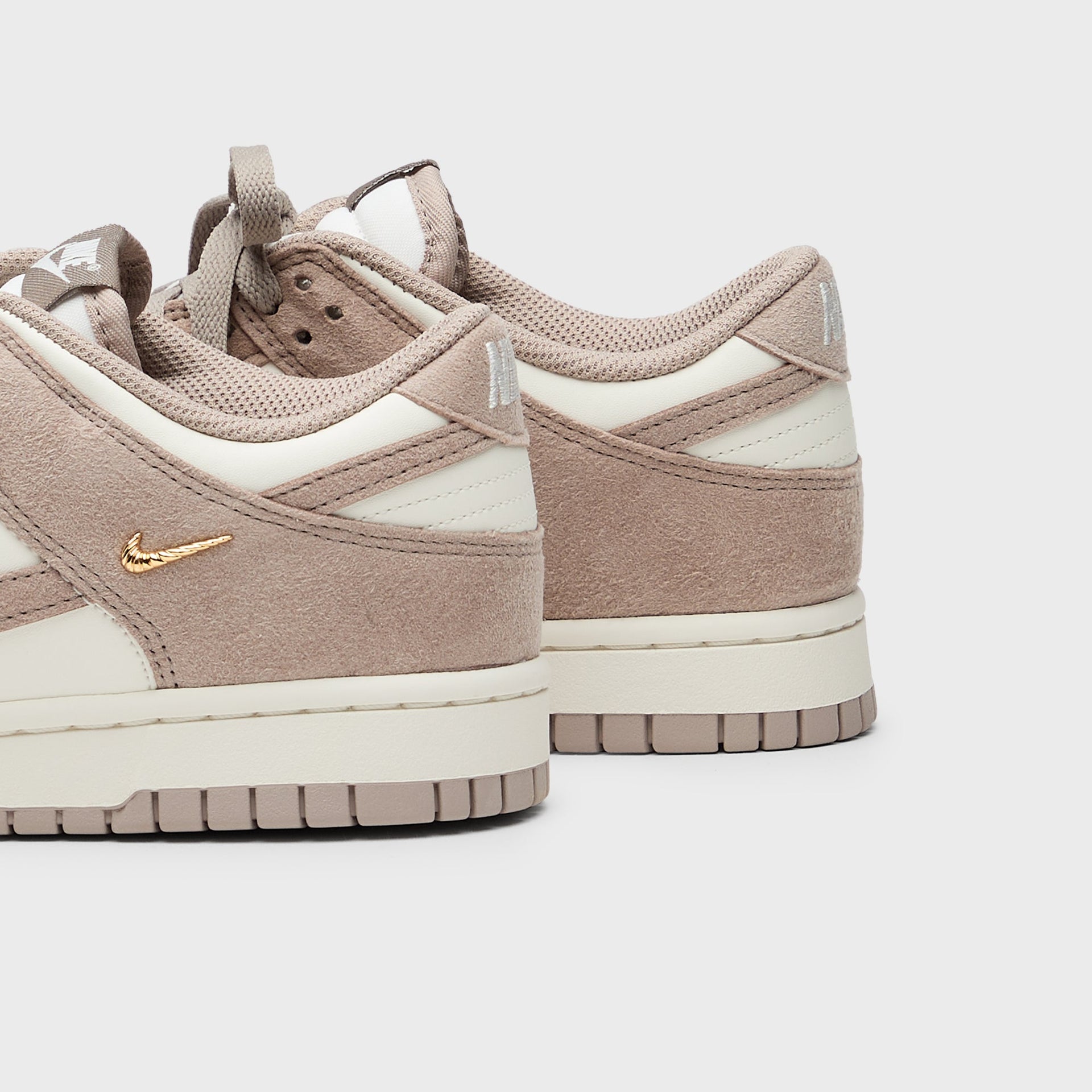 Nike WMNS Dunk Low - Sail / Metallic Gold