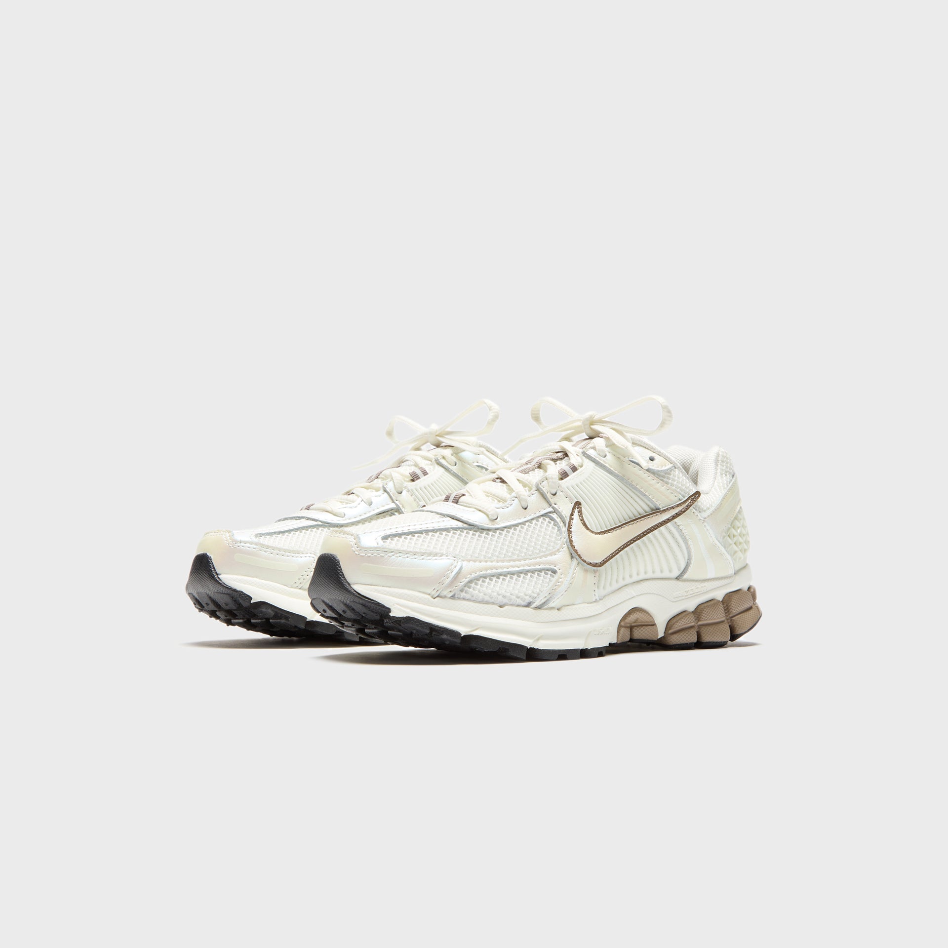 Nike WMNS Zoom Vomero 5 - Sail / Mink Brown / Black