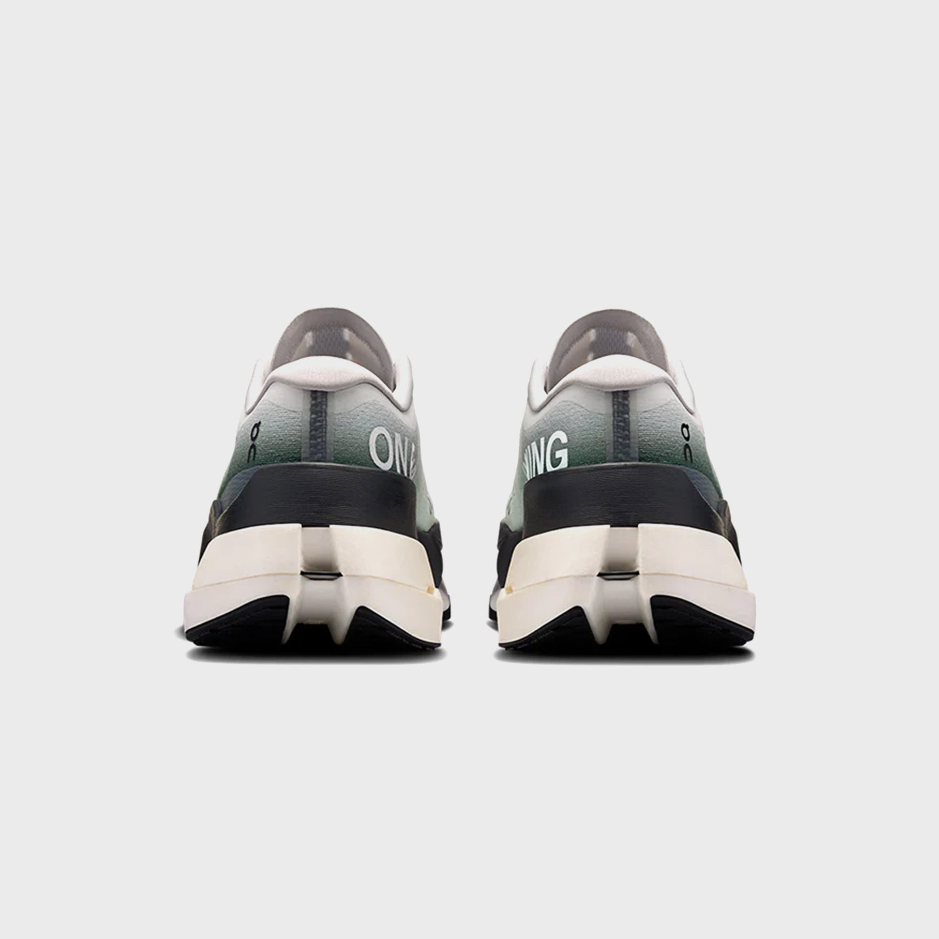 On Running Cloudboom Max - White / Black