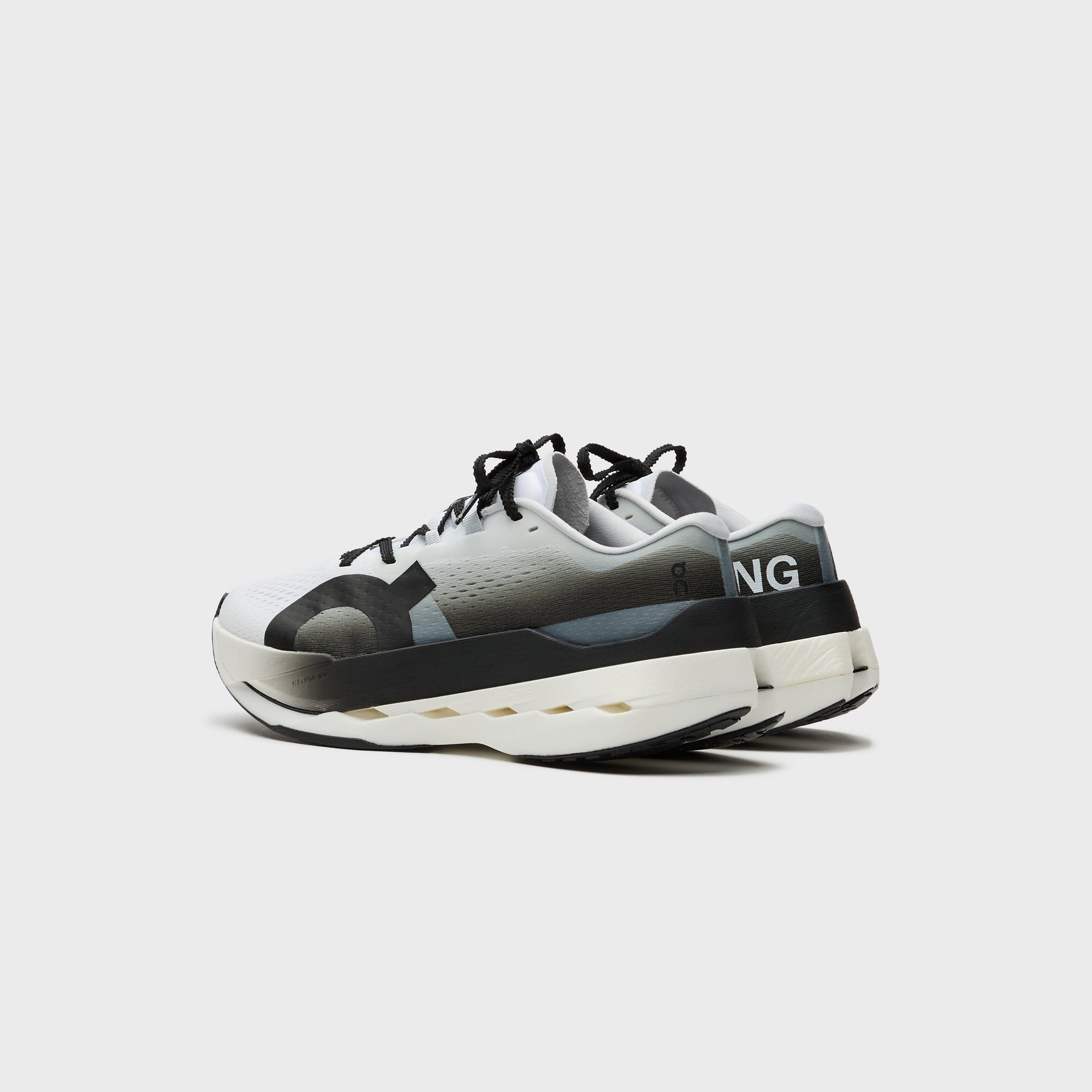 On Running Cloudboom Max - White / Black
