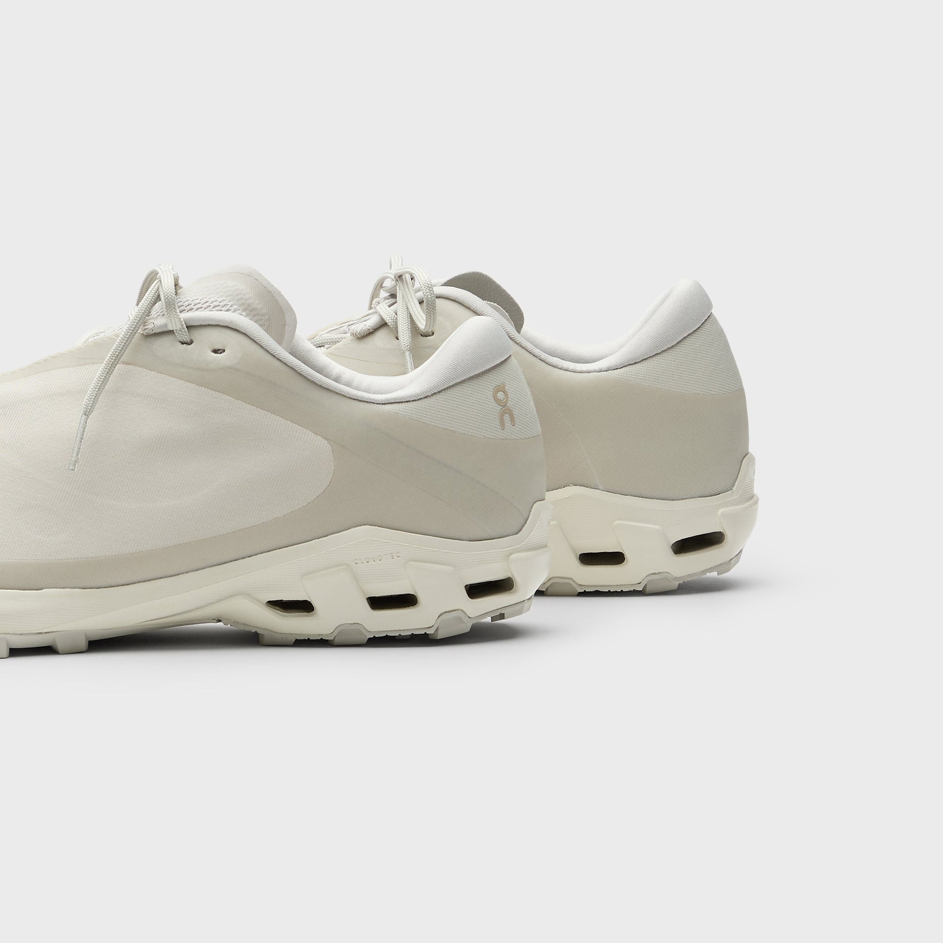 On Running x Post Archive Faction WMNS Cloudventure Peak - Ice / Moon