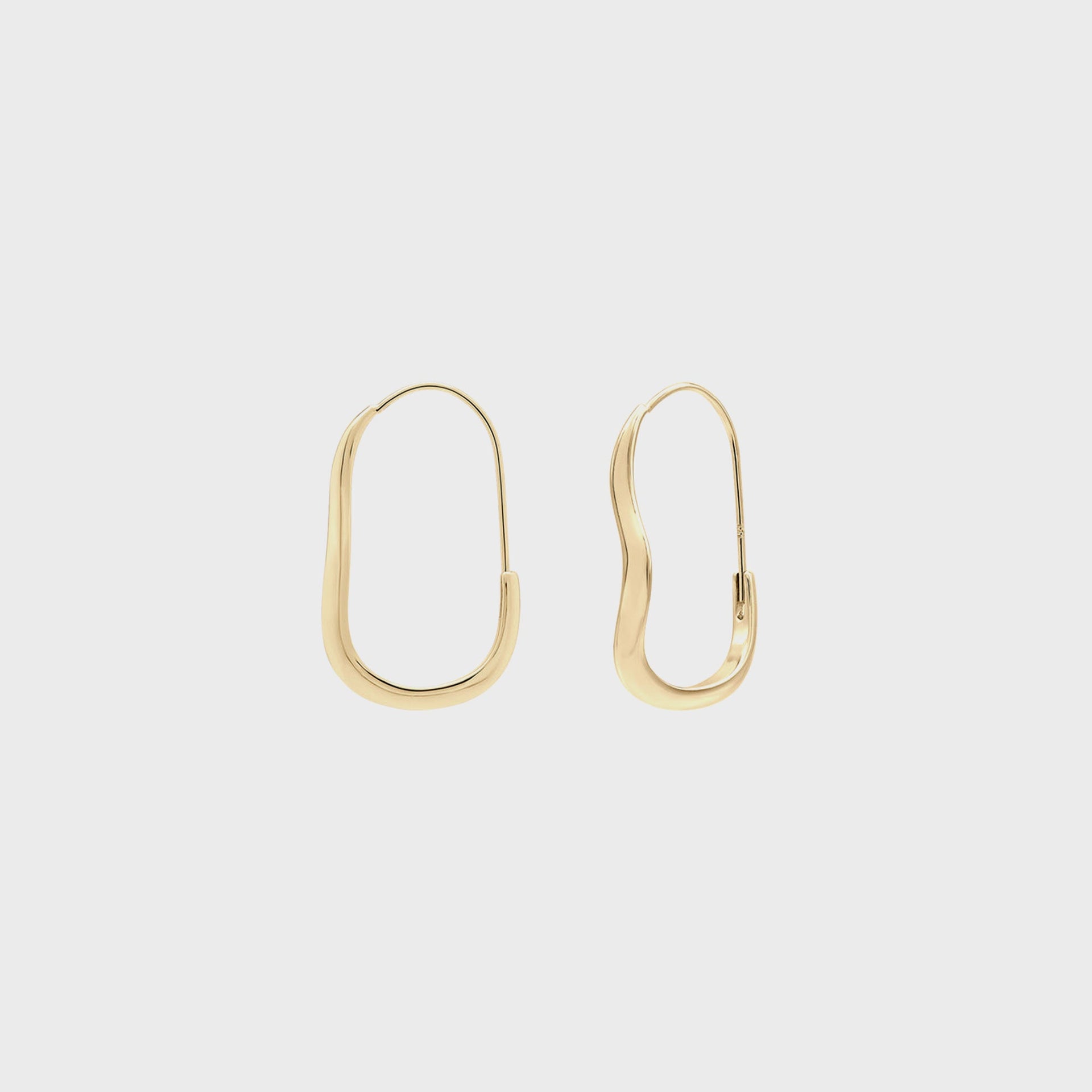 SHASHI Mia Wave Hoop in Gold