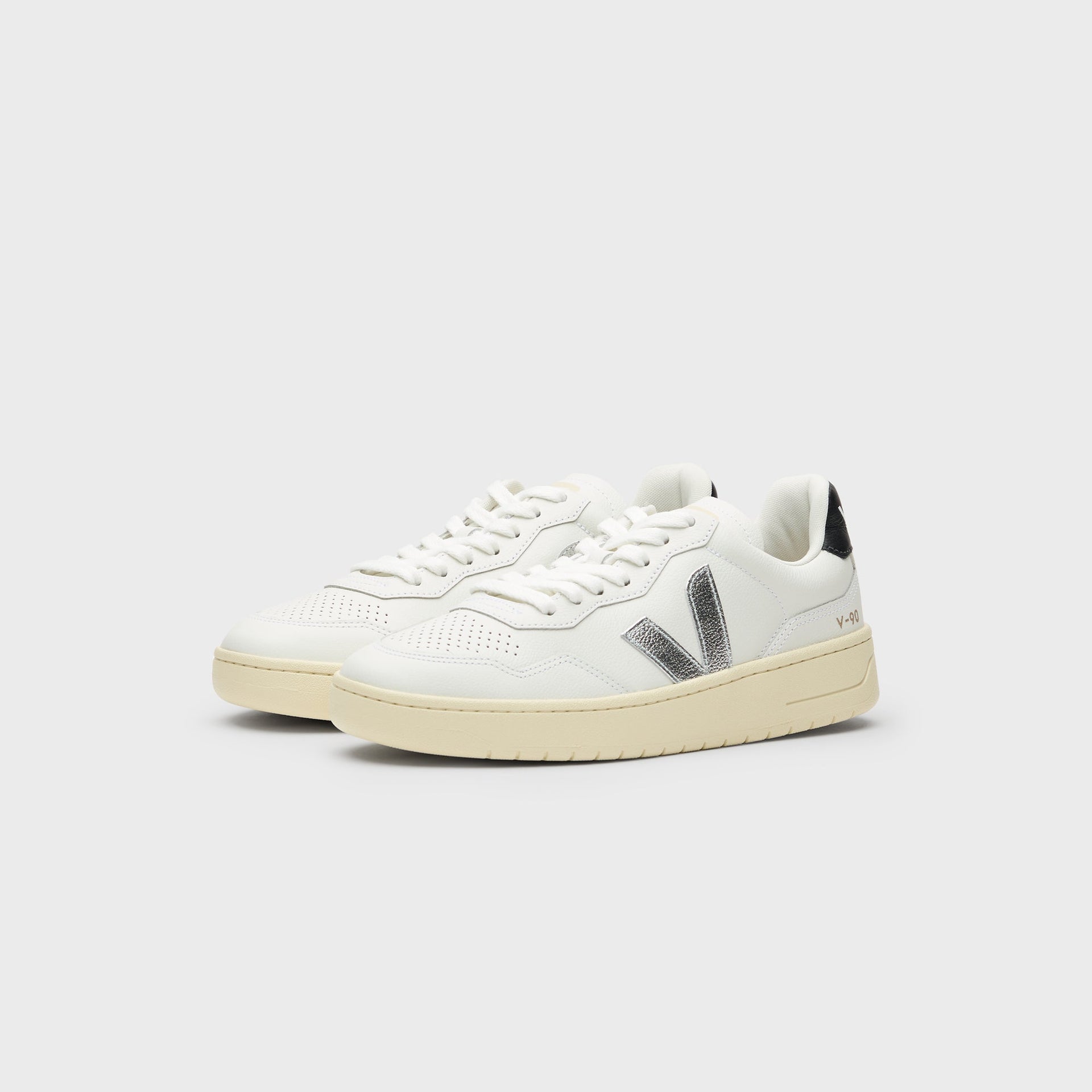 Veja V-90 - White / Silver / Black