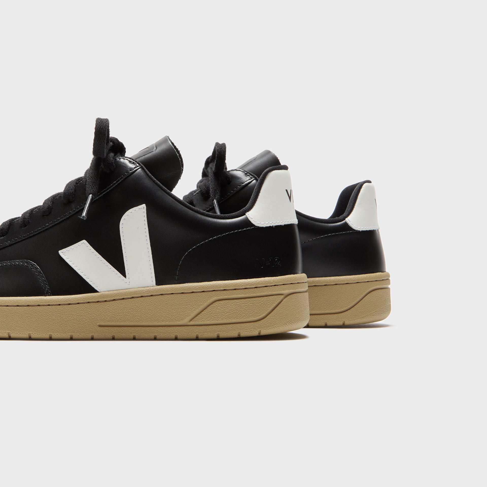 Veja WMNS V-12 - Extra Black / White Dune