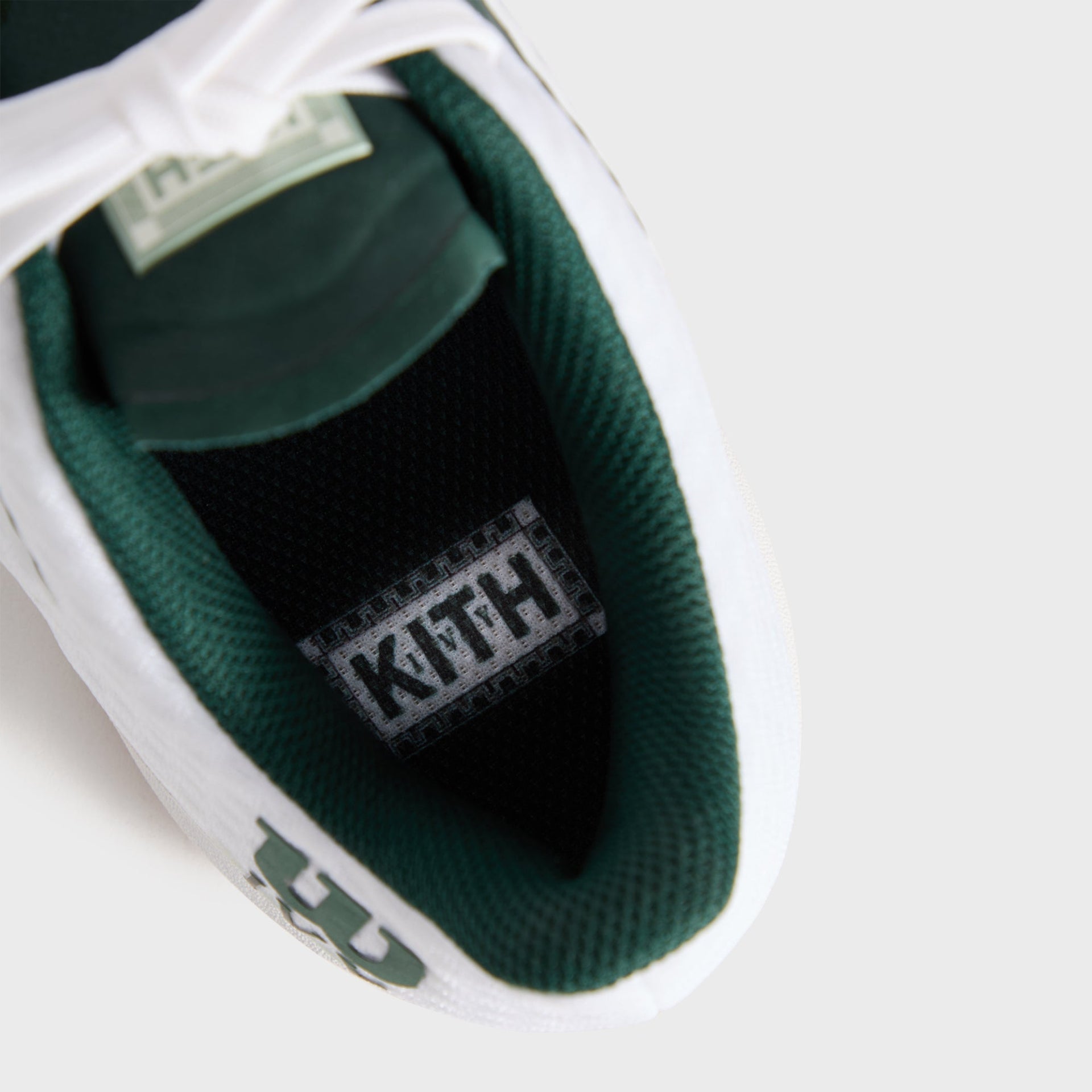 Kith Ivy for Wilson Hurakn Pro - White / Pine Grove / Gum